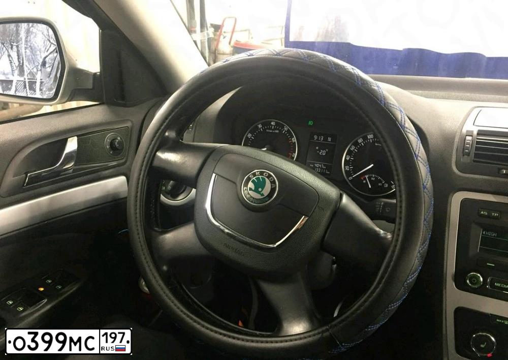 Фото автомобиля SKODA OCTAVIA, 2011 — госномер Р388ВХ136. Цвет: СЕРЫЙ