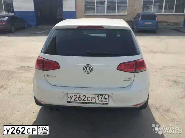 Фото автомобиля VOLKSWAGEN GOLF, 2013 — госномер У262СР174. Цвет: Белый