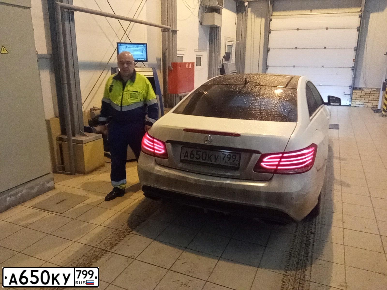 Фото автомобиля MERCEDES E-KLASSE, 2016 — госномер А650КУ799. Цвет: Белый