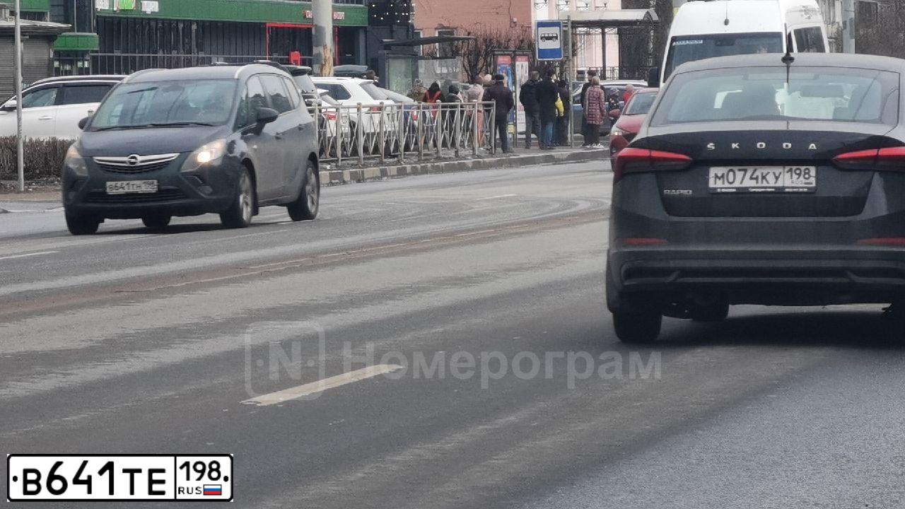 Фото автомобиля МЕРСЕДЕС-БЕНЦ GL350 CDI 4MATIC, 2013 — госномер М808ТХ790. Цвет: СЕРЫЙ