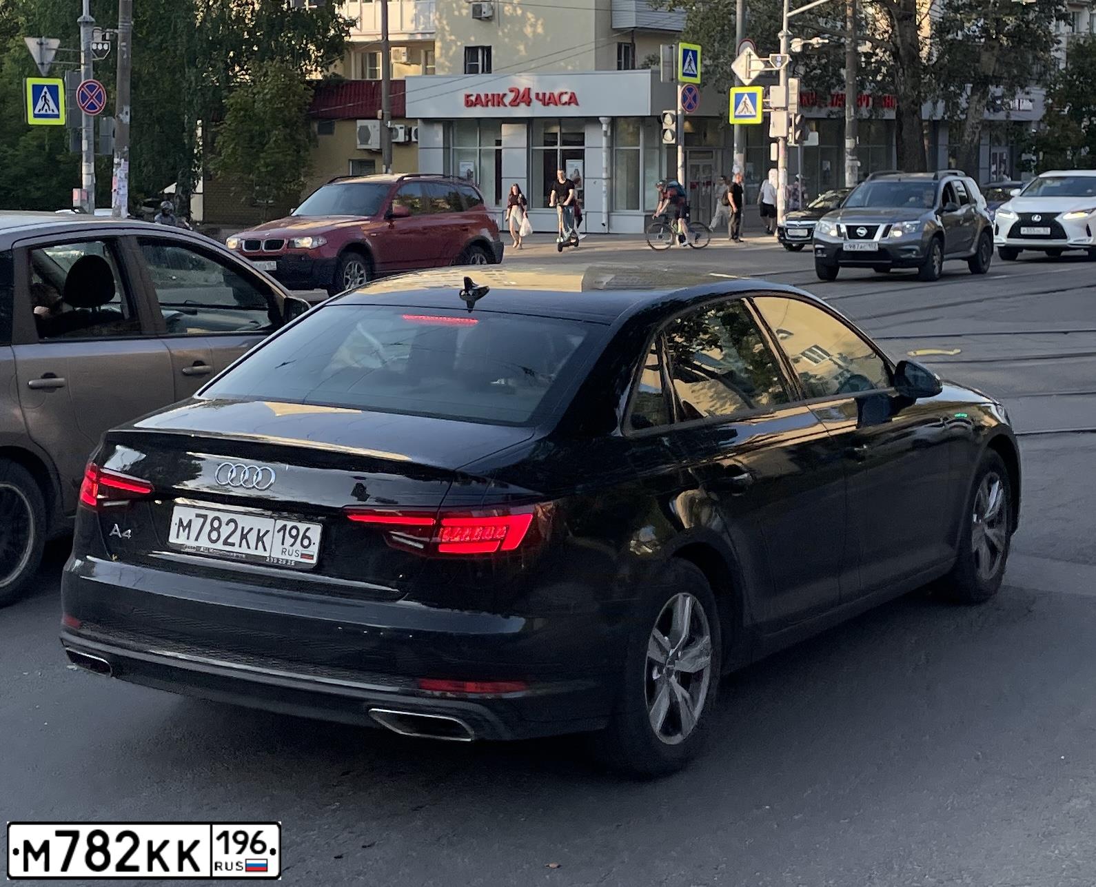 Фото автомобиля AUDI A4, 2019 — госномер М782КК196. Цвет: черный