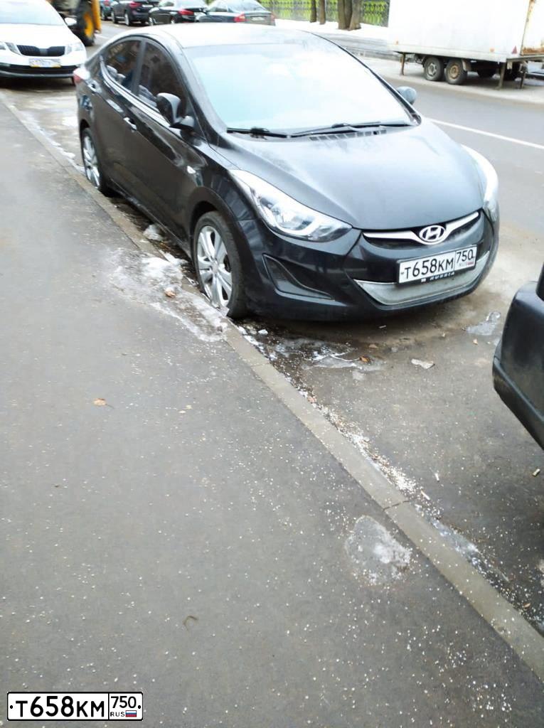 Фото автомобиля HYUNDAI ELANTRA, 2014 — госномер У427АВ977. Цвет: ЧЕРНЫЙ