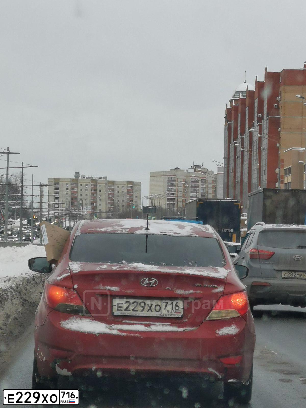 Фото автомобиля HYUNDAI SOLARIS, 2011 — госномер Е229ХО716. Цвет: КРАСНЫЙ ГРАНАТ
