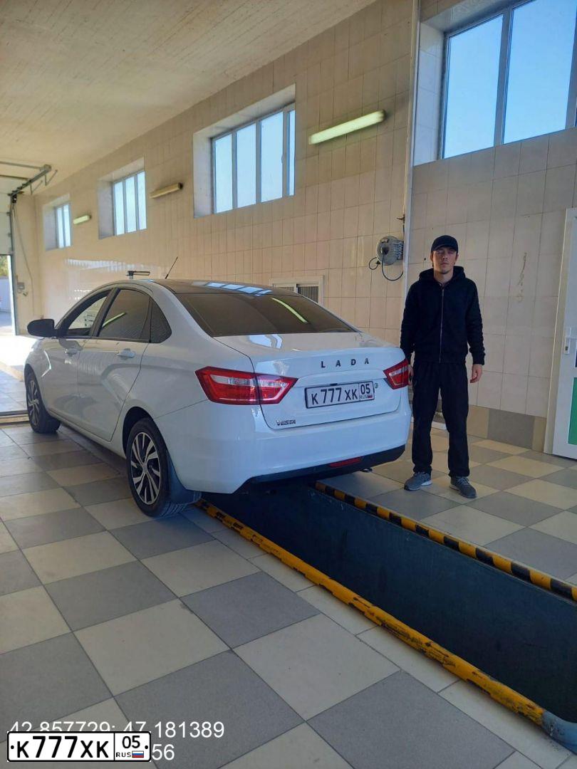 Фото автомобиля TOYOTA AVENSIS, 2008 — госномер О377ЕТ05. Цвет: СЕРЕБРИСТЫЙ