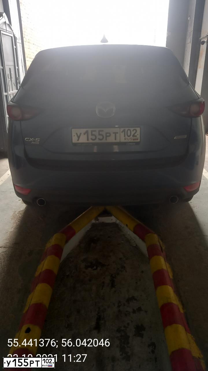 Фото автомобиля MAZDA CX-5, 2017 — госномер К087ЕР702. Цвет: голубой