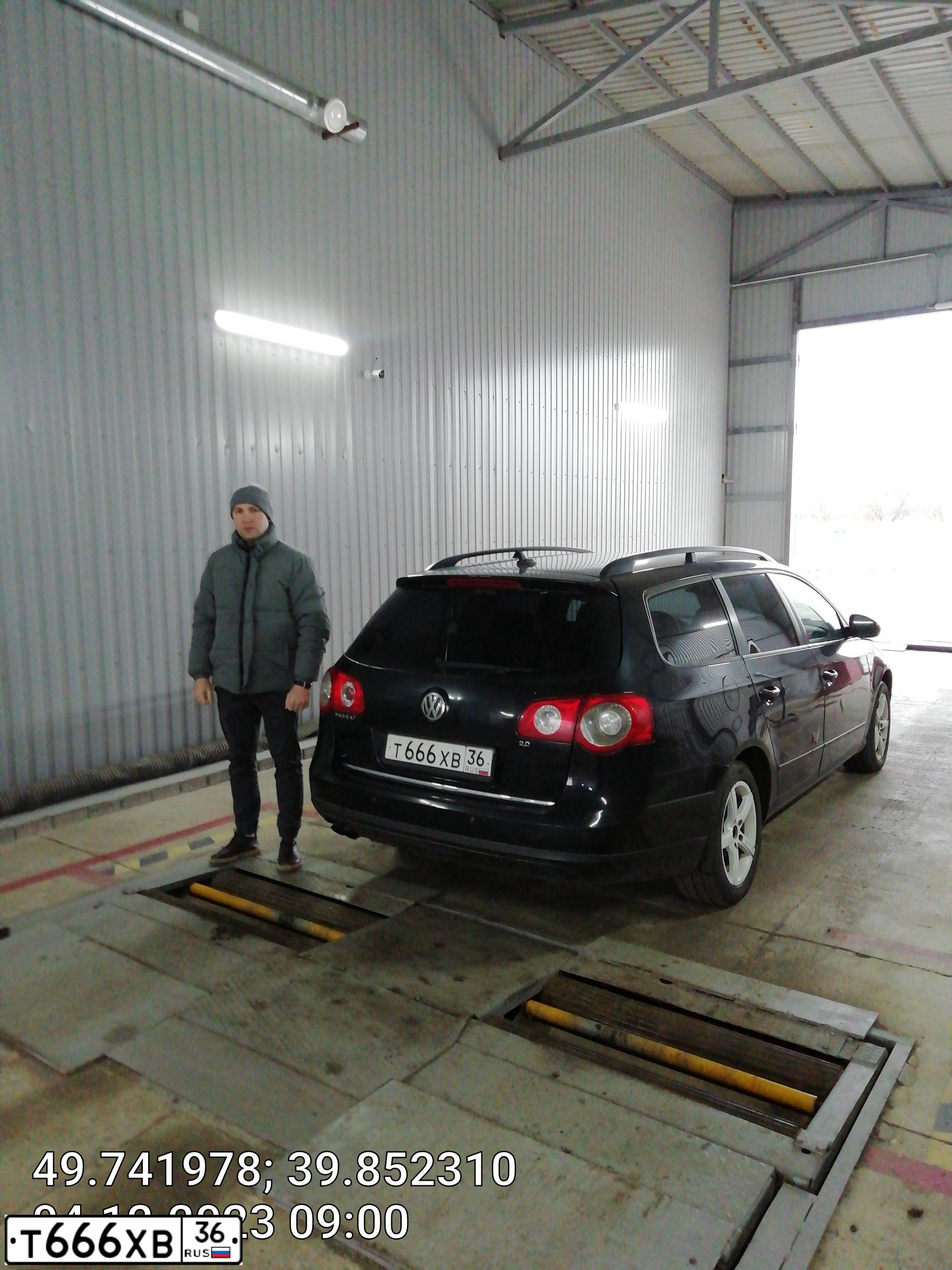 Фото автомобиля VOLKSWAGEN PASSAT, 2007 — госномер Т071ММ136. Цвет: ЧЕРНЫЙ