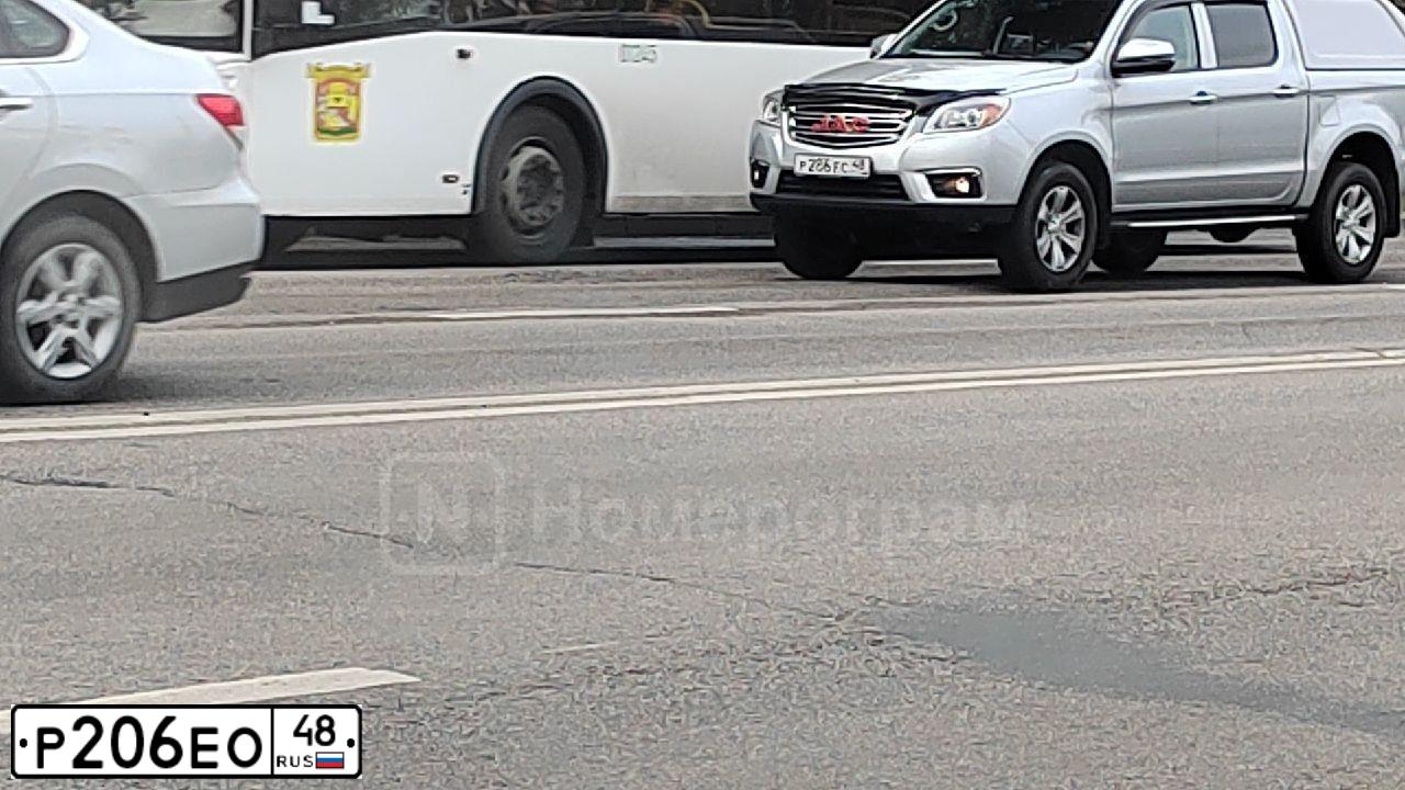 Фото автомобиля SSANGYONG KYRON, 2007 — госномер Р206ЕО48. Цвет: ЧЕРНЫЙ МЕТАЛЛИК