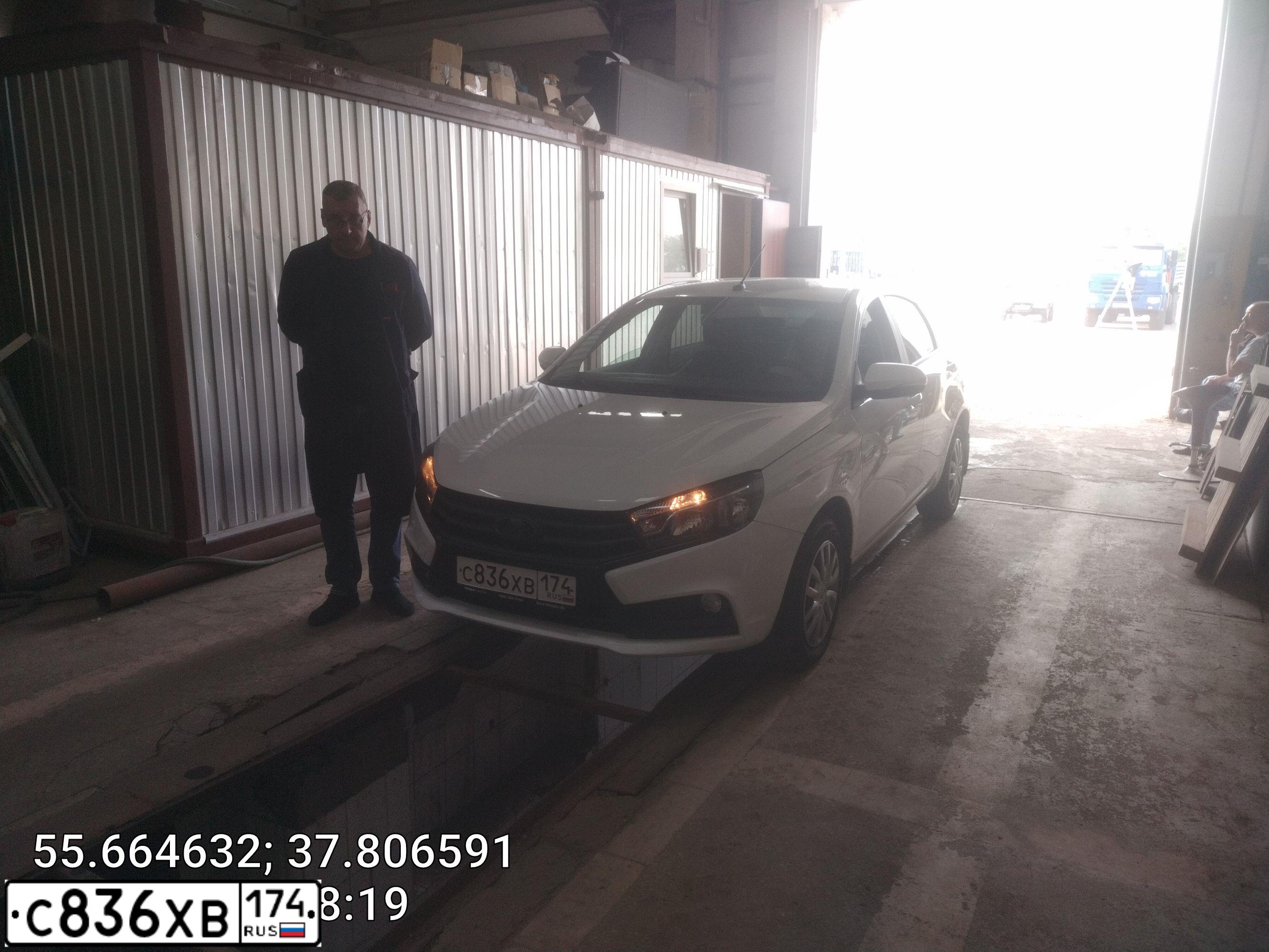 Фото автомобиля LADA VESTA, 2017 — госномер У903ВЕ977. Цвет: Белый