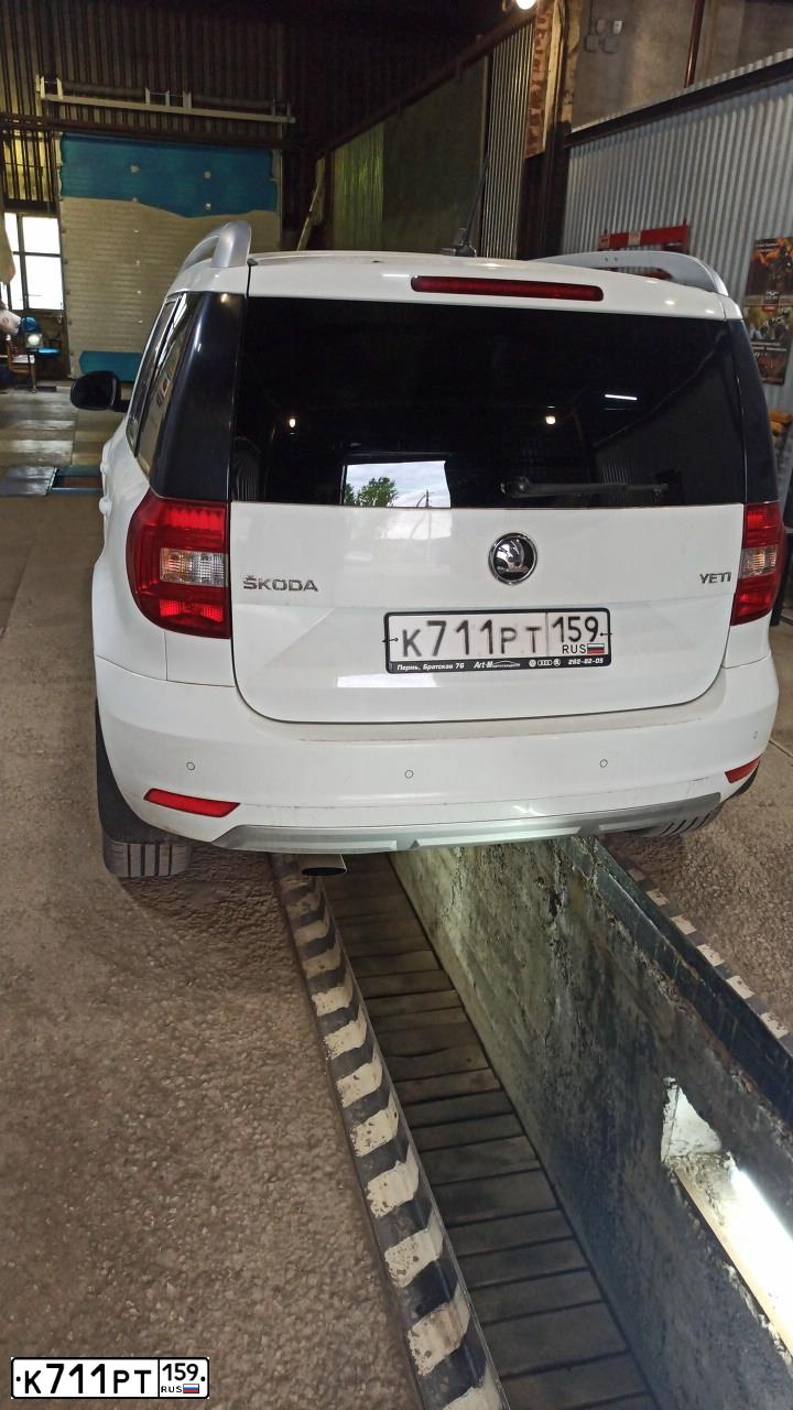 Фото автомобиля SKODA YETI, 2017 — госномер К711РТ159. Цвет: БЕЛЫЙ