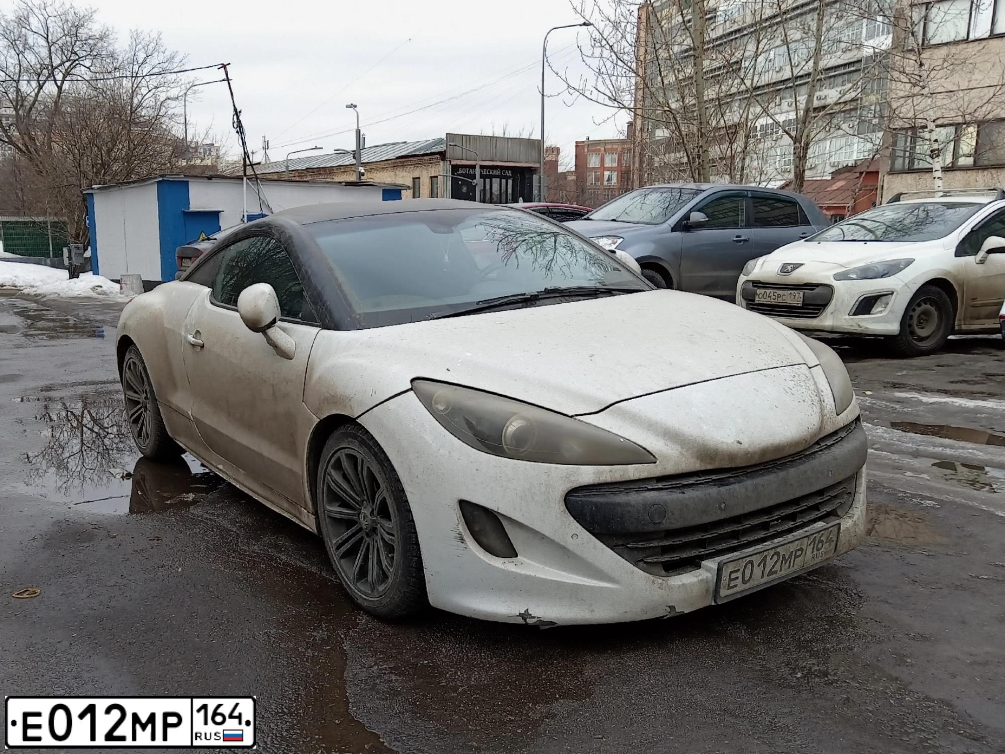 Фото автомобиля PEUGEOT RCZ, 2011 — госномер Е012МР164. Цвет: Белый