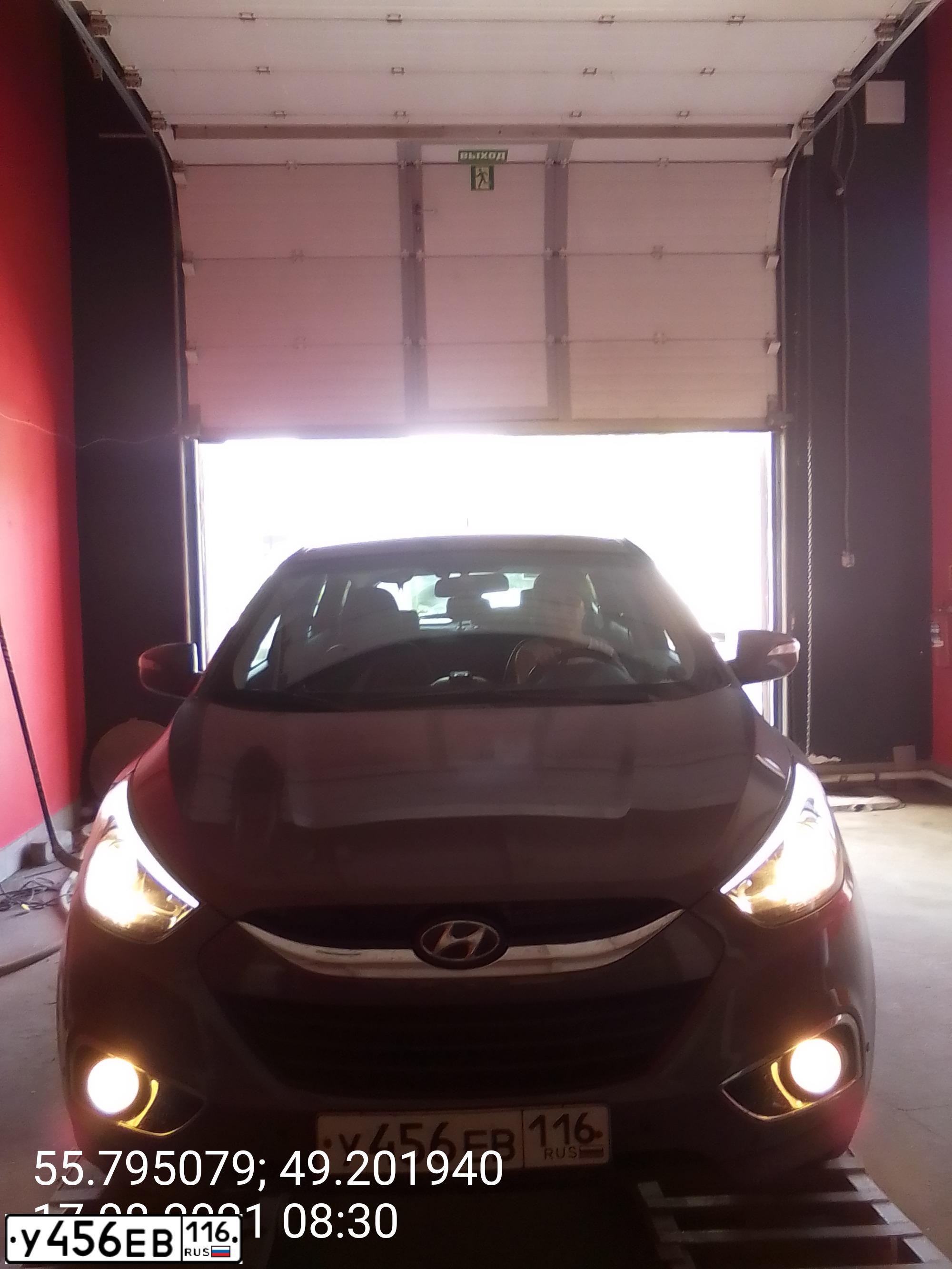 Фото автомобиля HYUNDAI IX35, 2014 — госномер У456ЕВ116. Цвет: КОРИЧНЕВЫЙ