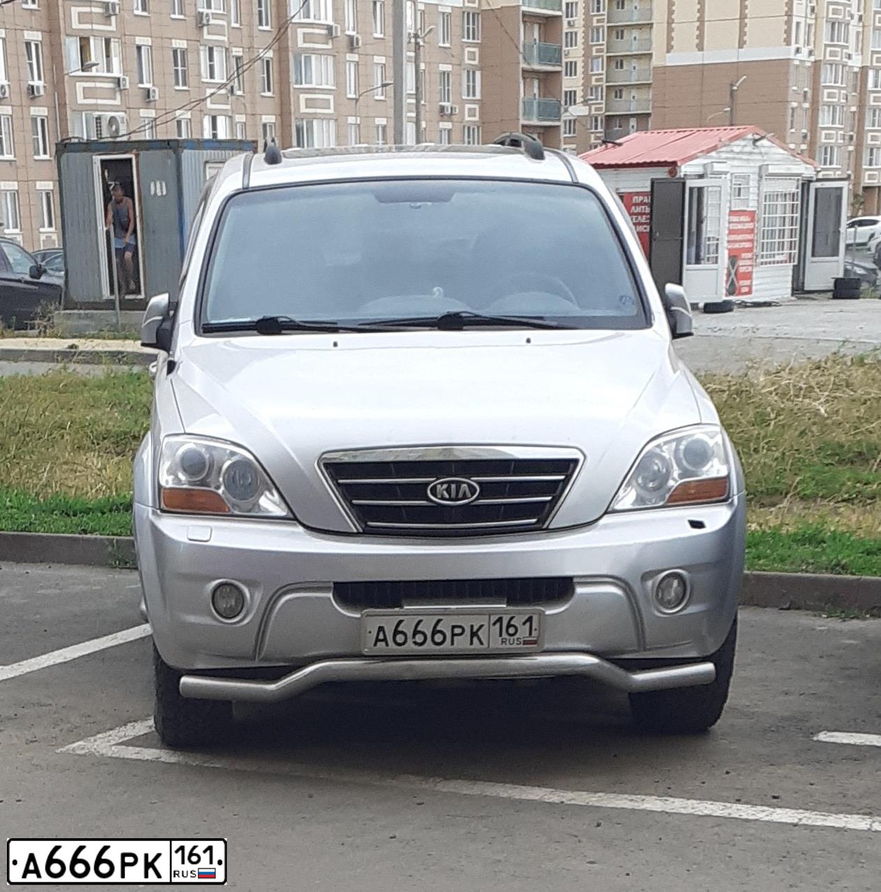 Фото автомобиля KIA SORENTO, 2008 — госномер А666РК161. Цвет: ЯРКОЕ СЕРЕБРО