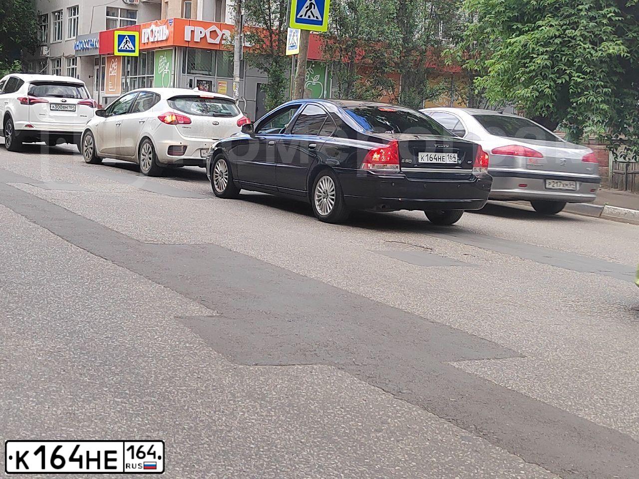Фото автомобиля VOLVO S60, 2007 — госномер Е476ВН777. Цвет: ЧЕРНЫЙ