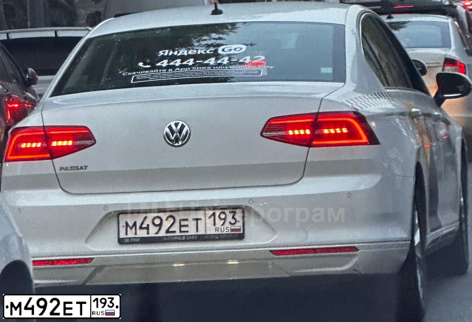 Фото автомобиля VOLKSWAGEN PASSAT, 2018 — госномер Е840МО799. Цвет: Белый