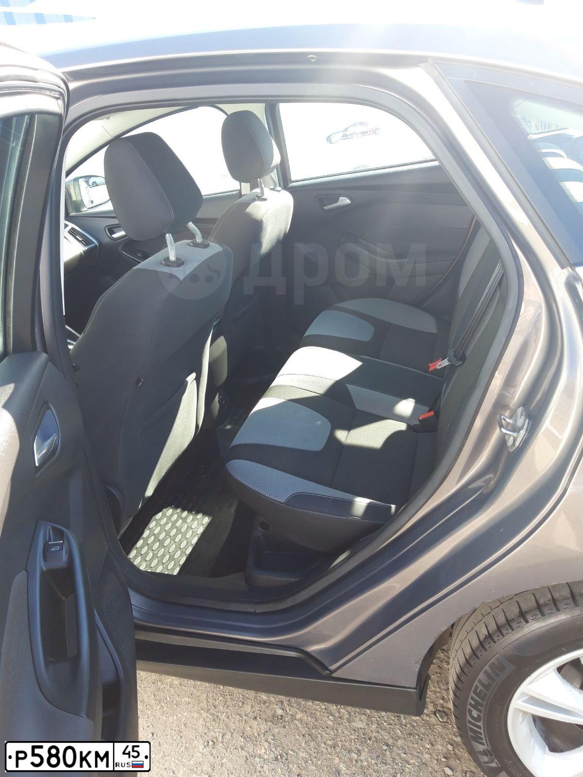 Фото автомобиля FORD FOCUS, 2012 — госномер У123ОХ72. Цвет: серо коричневый металлик