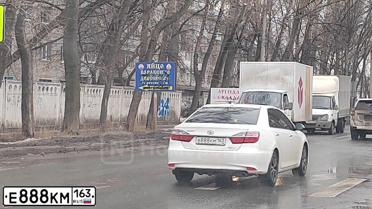 Фото автомобиля RENAULT DUSTER, 2012 — госномер Е888КМ163. Цвет: СИНИЙ