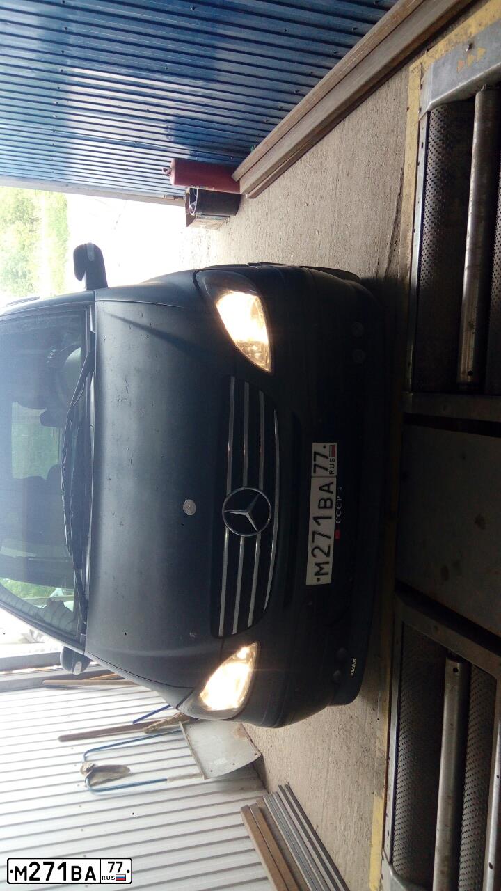 Фото автомобиля MERCEDES VIANO, 2004 — госномер М271ВА77. Цвет: ЧЕРНЫЙ