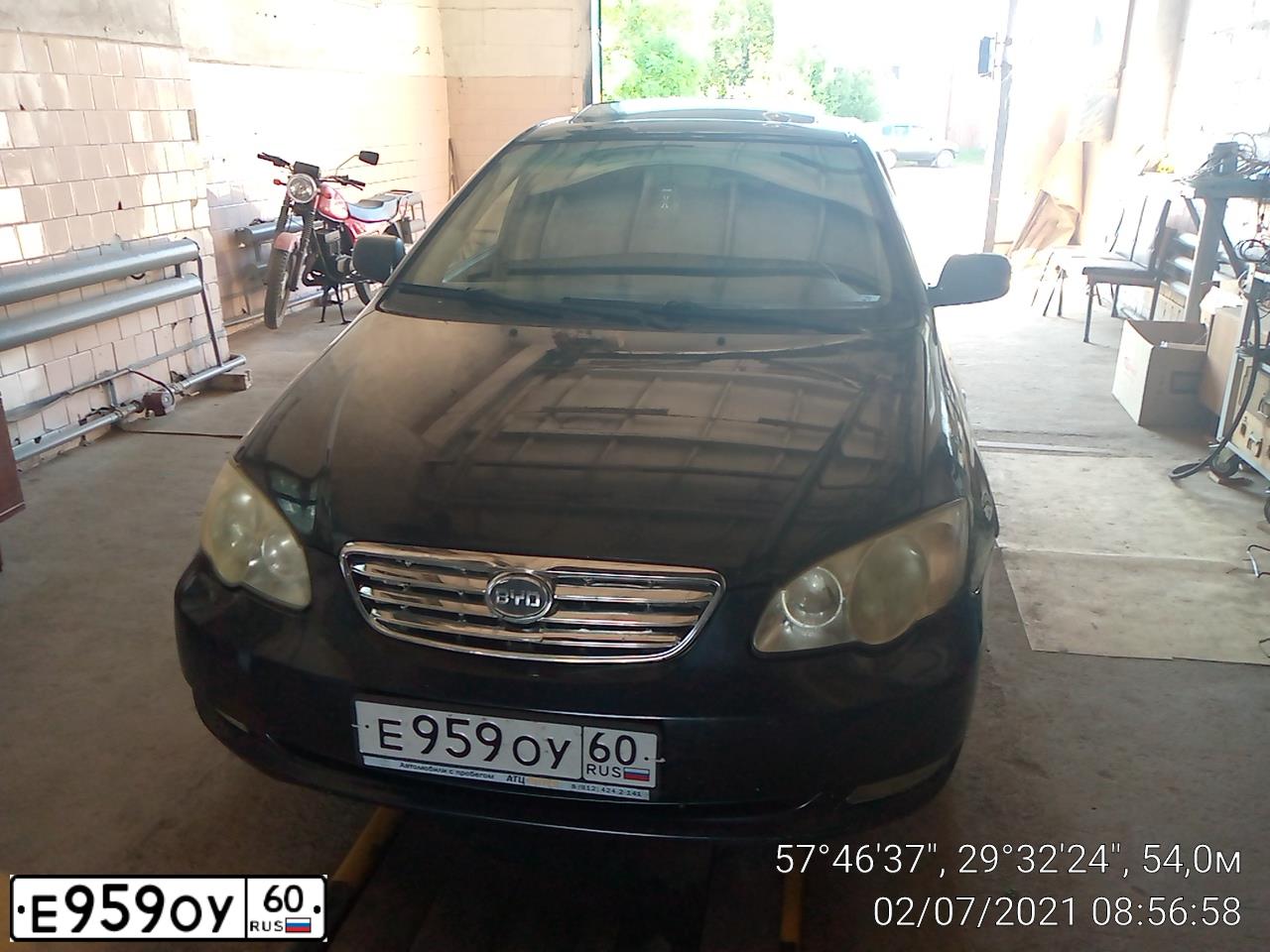 Фото автомобиля BYD F3, 2011 — госномер Е959ОУ60. Цвет: ЧЕРНЫЙ