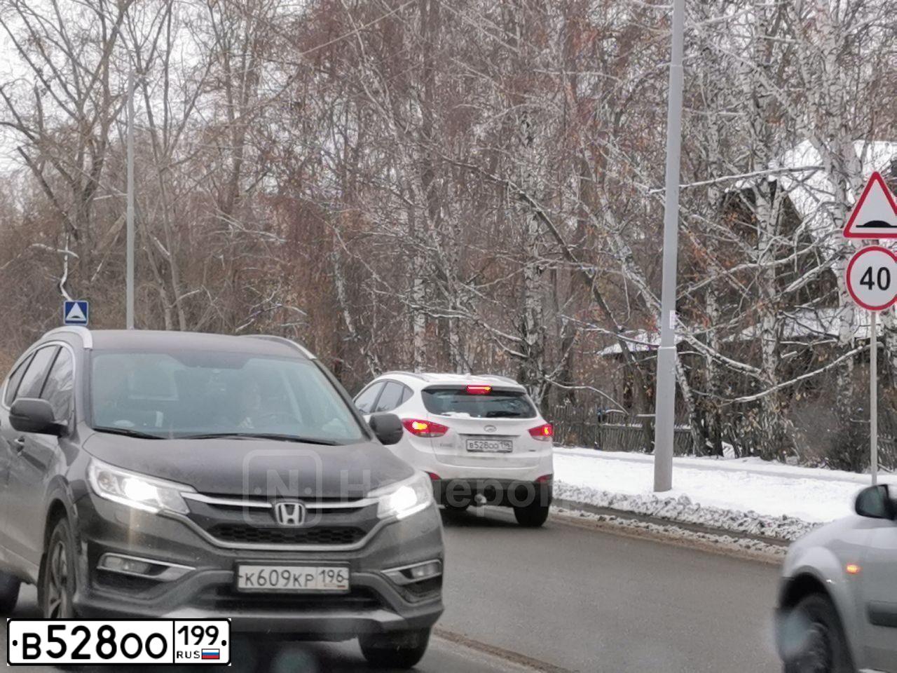 Фото автомобиля FORD FOCUS, 2003 — госномер В528ОО199. Цвет: СЕРЕБРИСТЫЙ