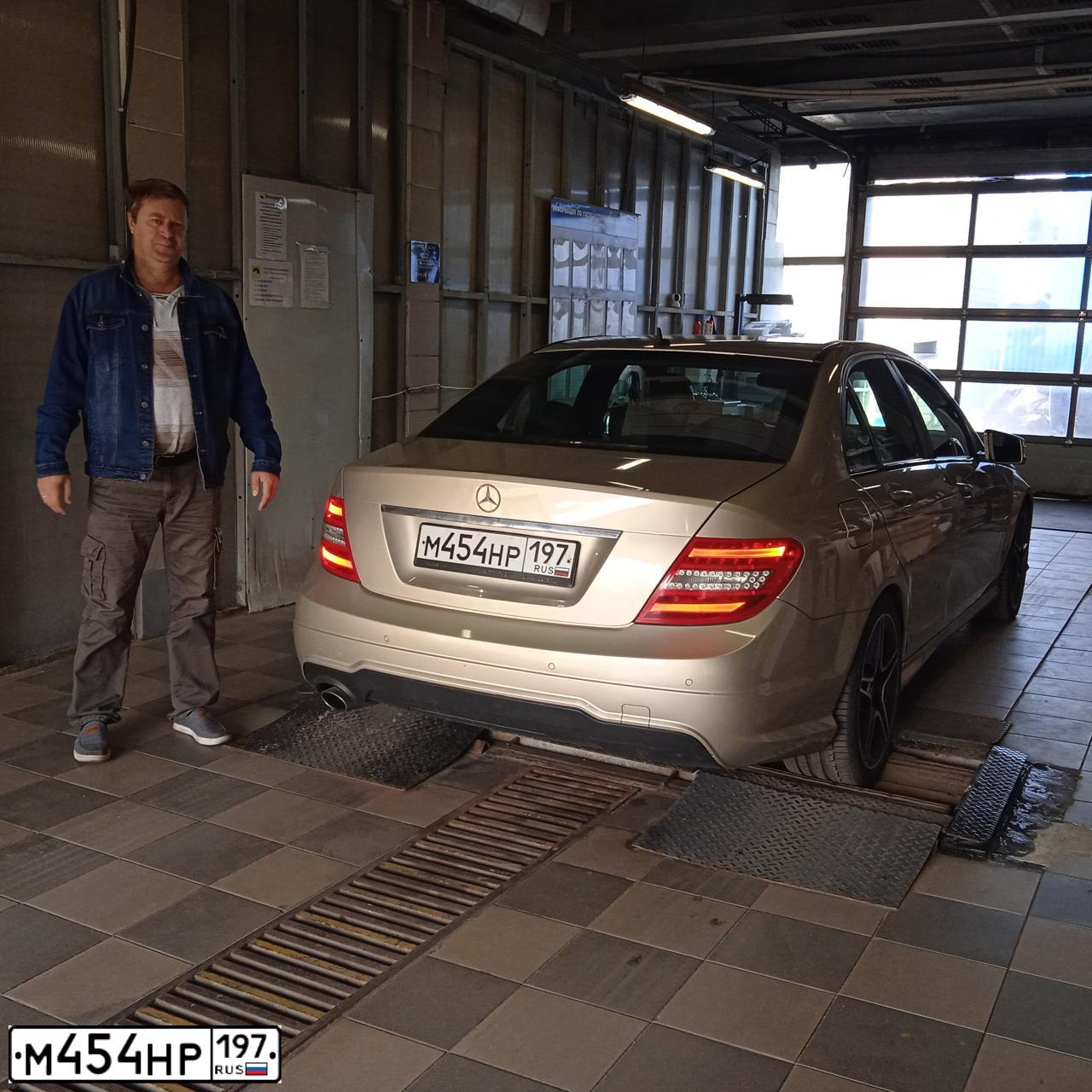 Фото автомобиля MERCEDES C-KLASSE, 2011 — госномер М454НР197. Цвет: БЕЖЕВЫЙ