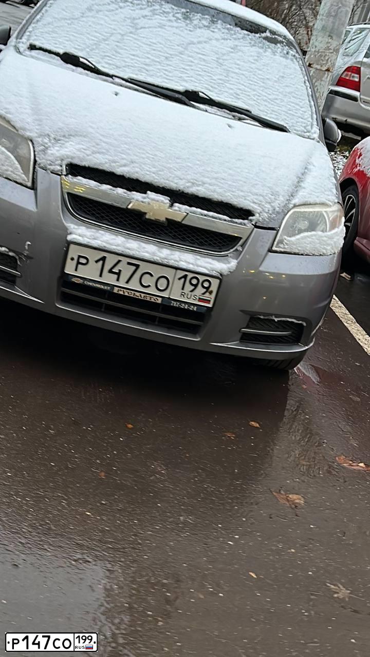 Фото автомобиля CHEVROLET AVEO, 2009 — госномер Р147СО199. Цвет: СЕРЫЙ