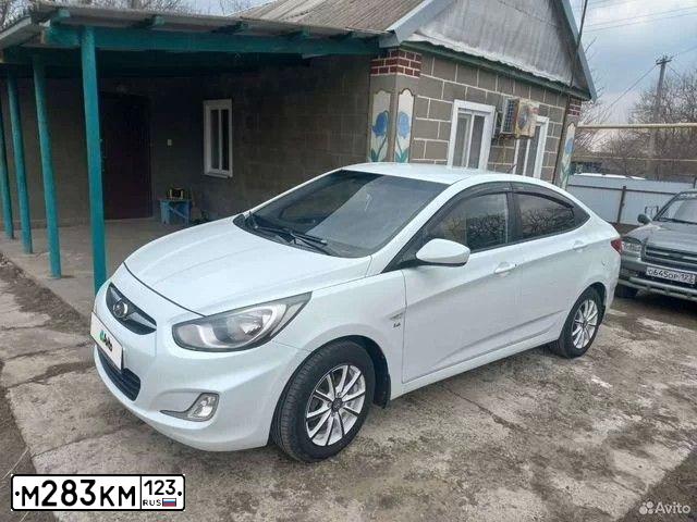 Фото автомобиля HYUNDAI SOLARIS, 2012 — госномер М283КМ123. Цвет: Белый
