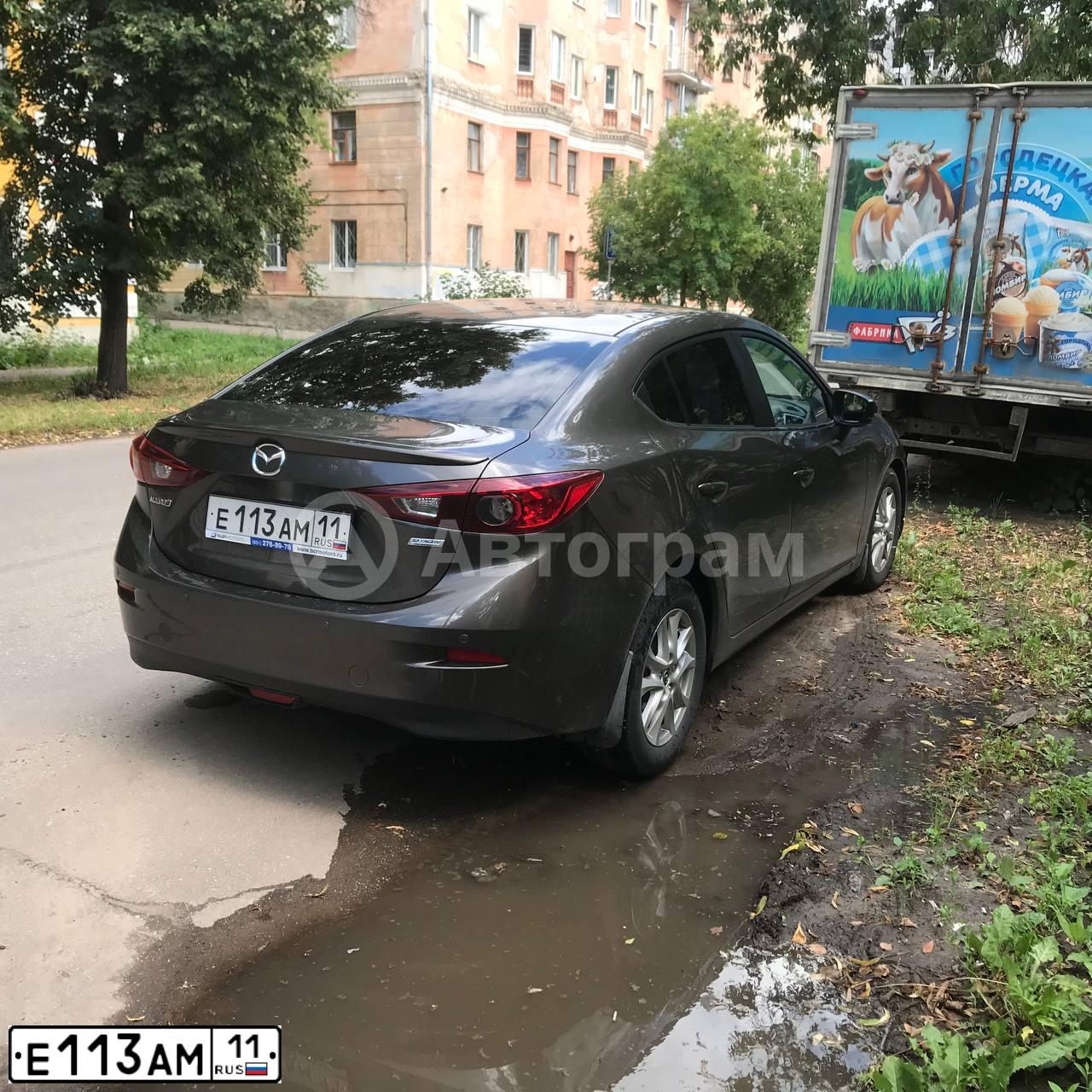 Фото автомобиля MAZDA 3, 2018 — госномер Р265КУ152. Цвет: серо - коричневый