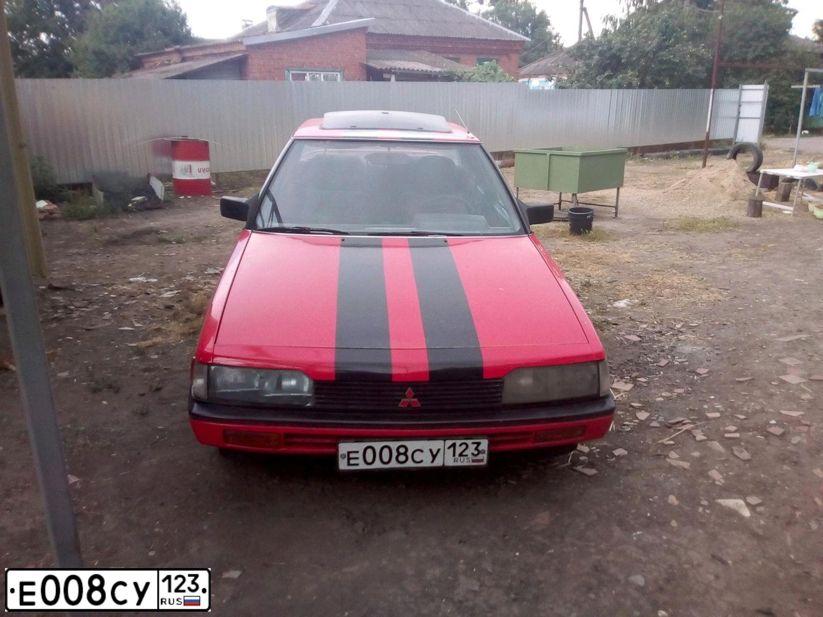 Фото автомобиля VOLKSWAGEN TRANSPORTER, 1997 — госномер Е008СУ123. Цвет: Серебристый