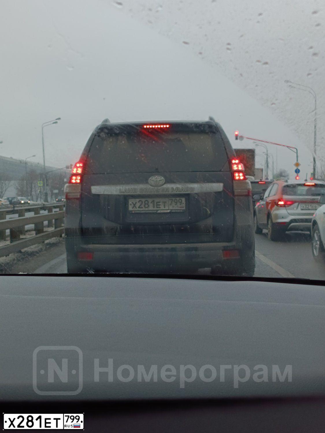 Фото автомобиля TOYOTA LANDCRUISER, 2015 — госномер Х281ЕТ799. Цвет: ЧЕРНЫЙ