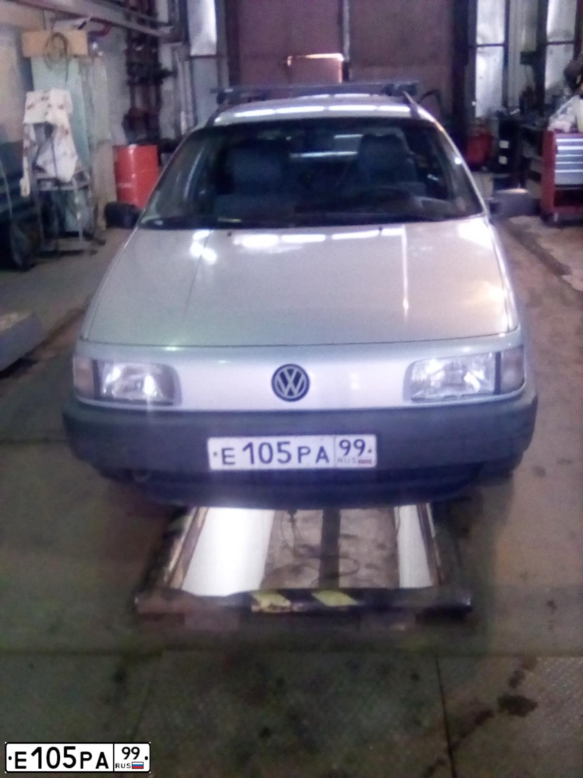 Фото автомобиля VOLKSWAGEN PASSAT, 1992 — госномер Е105РА99. Цвет: СЕРЫЙ МЕТАЛЛИК