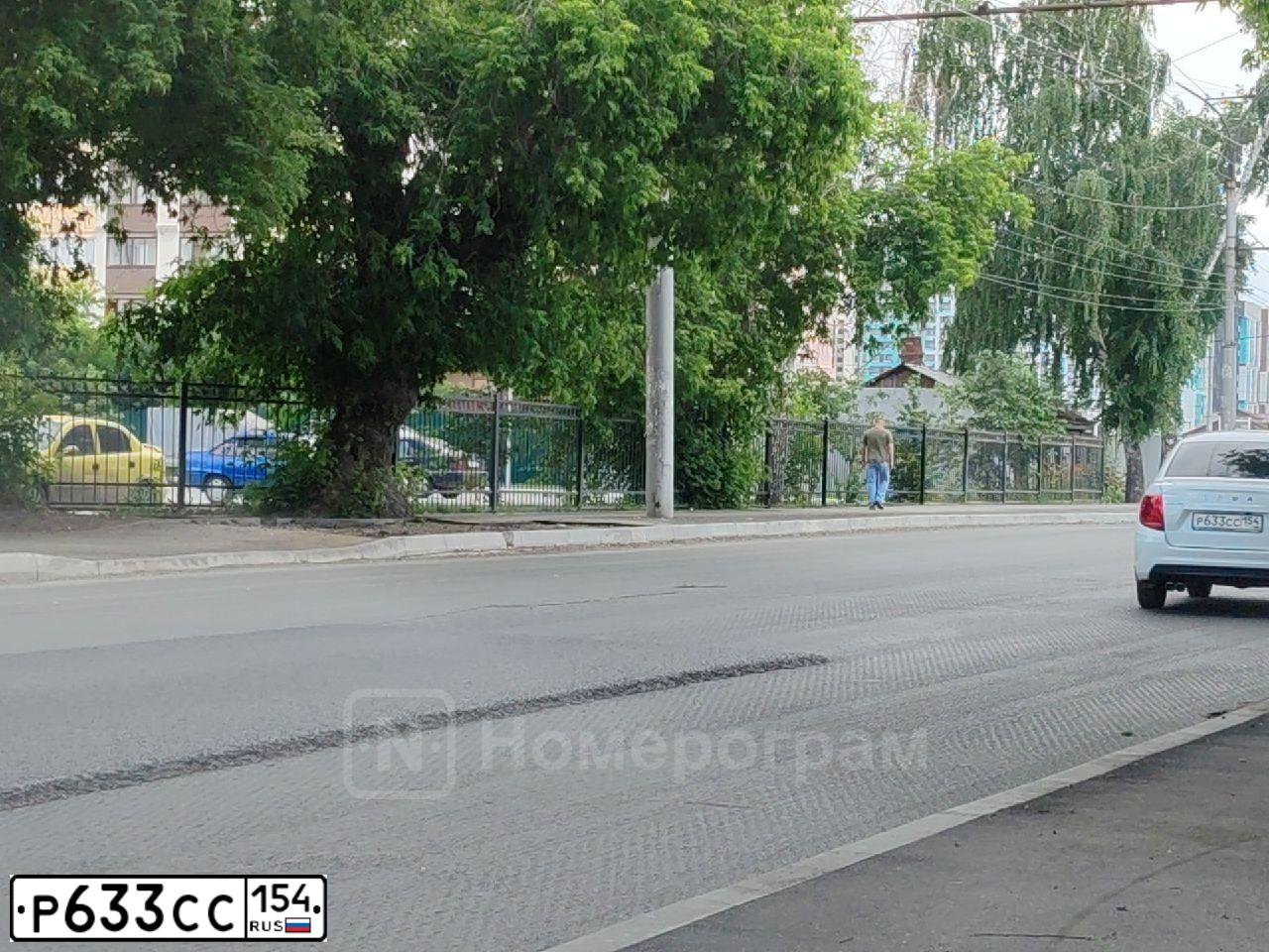 Фото автомобиля LADA GRANTA, 2023 — госномер Р633СС154. Цвет: Белый