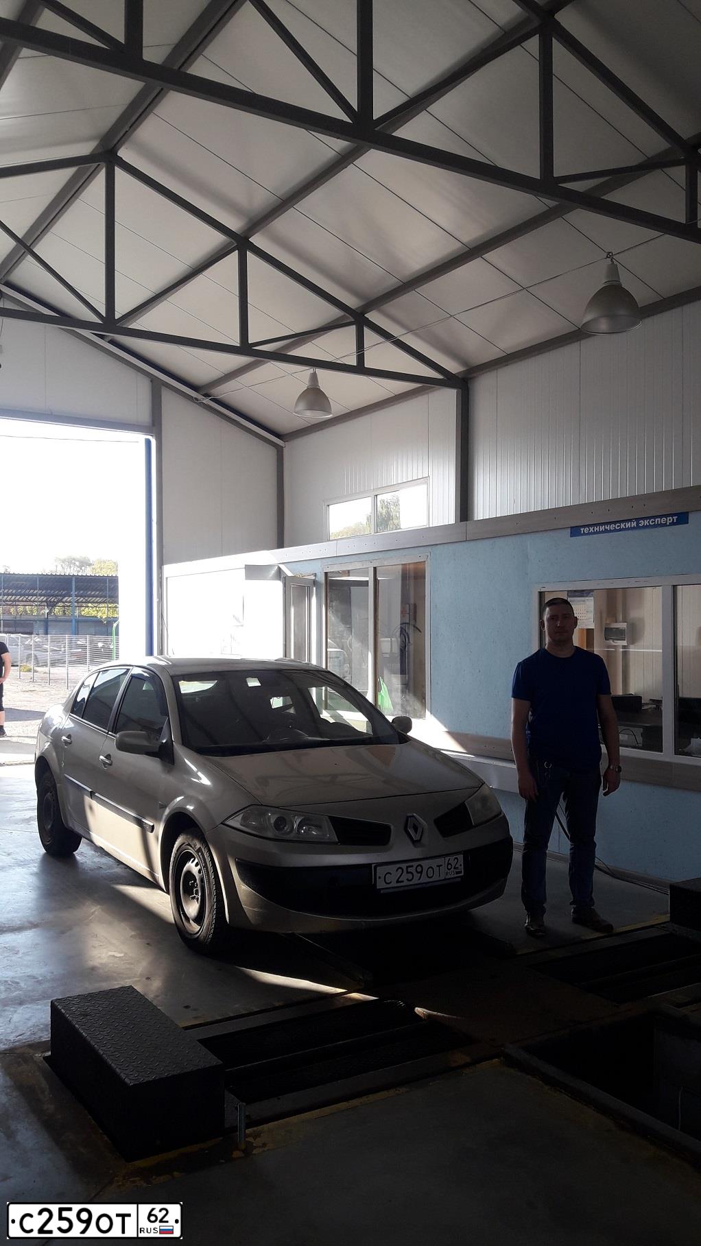 Фото автомобиля RENAULT MEGANE II P2A14 100E2, 2006 — госномер К672АС250. Цвет: БЕЖЕВЫЙ