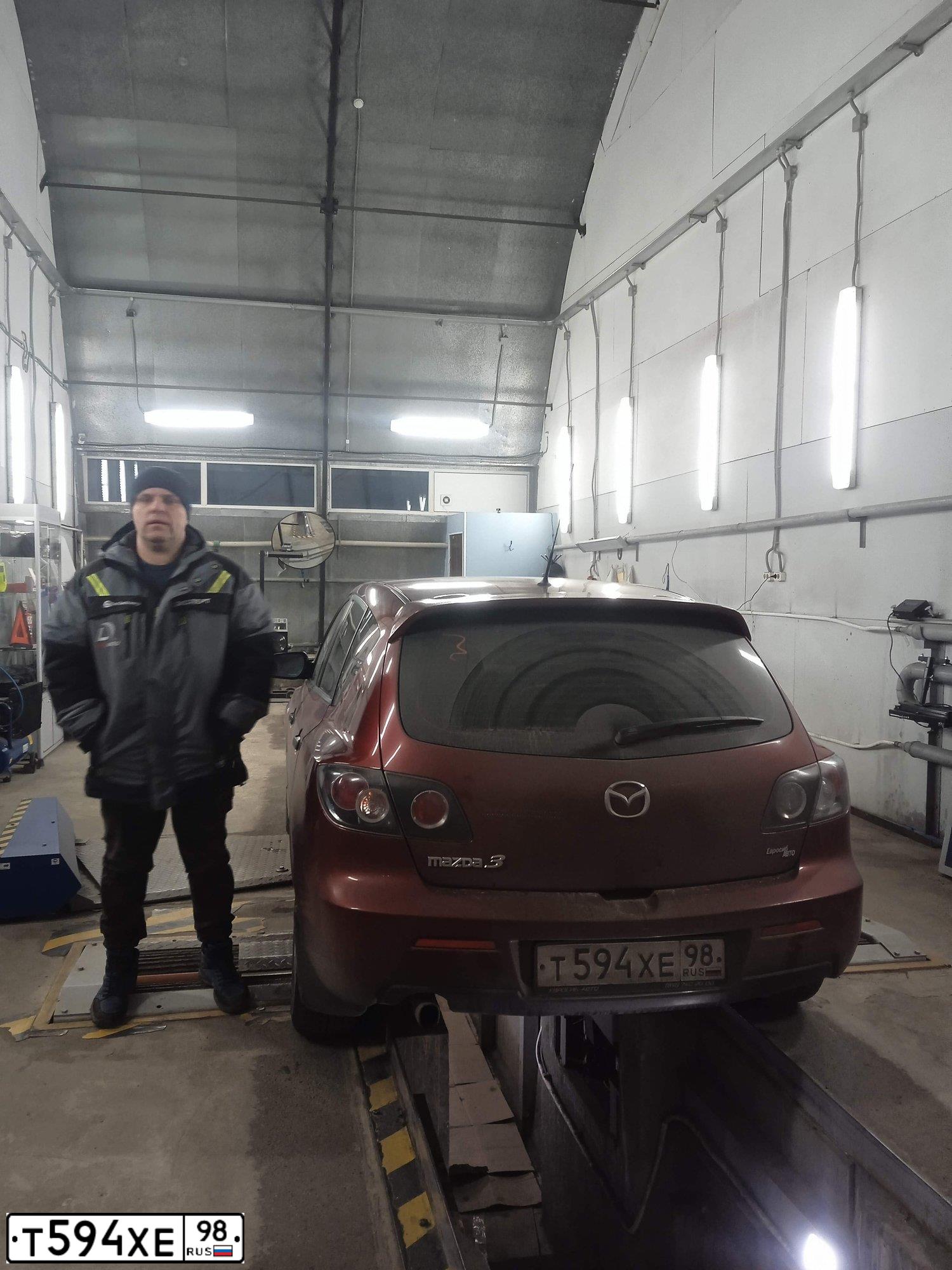 Фото автомобиля MAZDA 3, 2008 — госномер А750УА147. Цвет: Красный