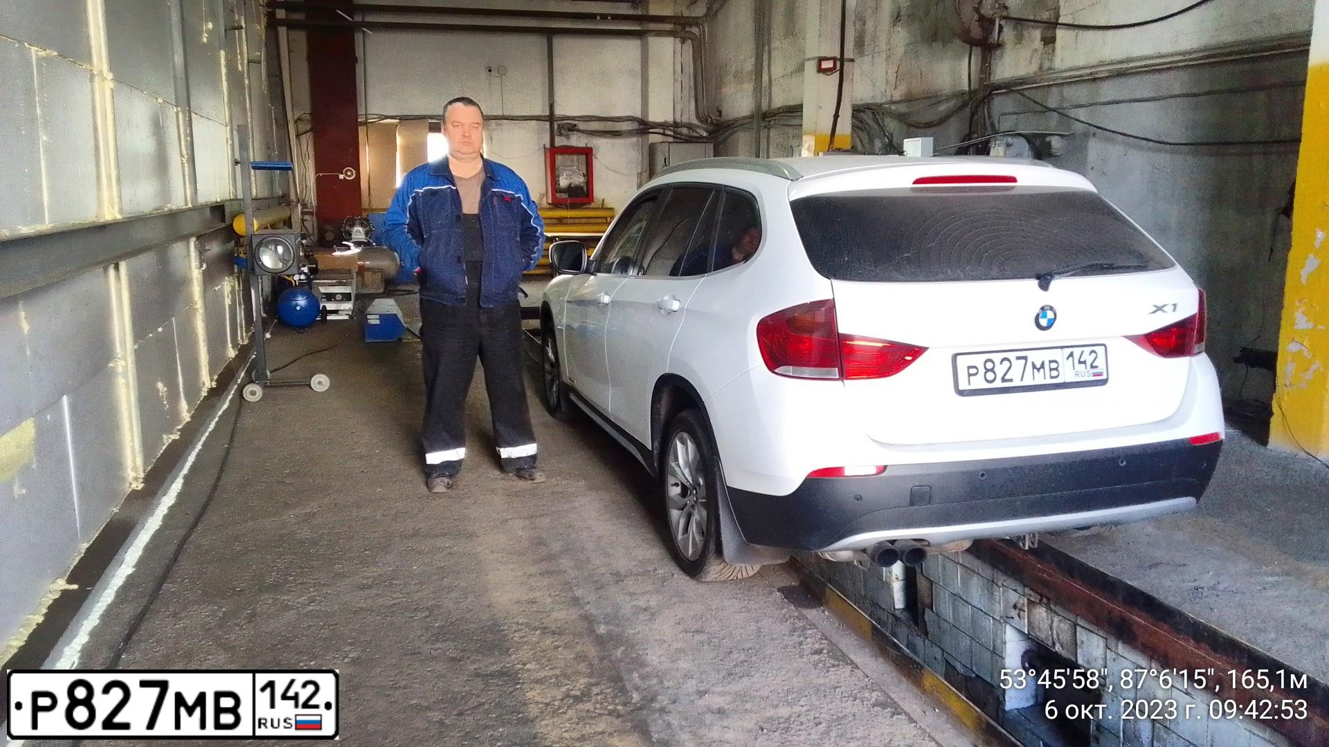 Фото автомобиля BMW X1, 2012 — госномер В800ЕА142. Цвет: Белый
