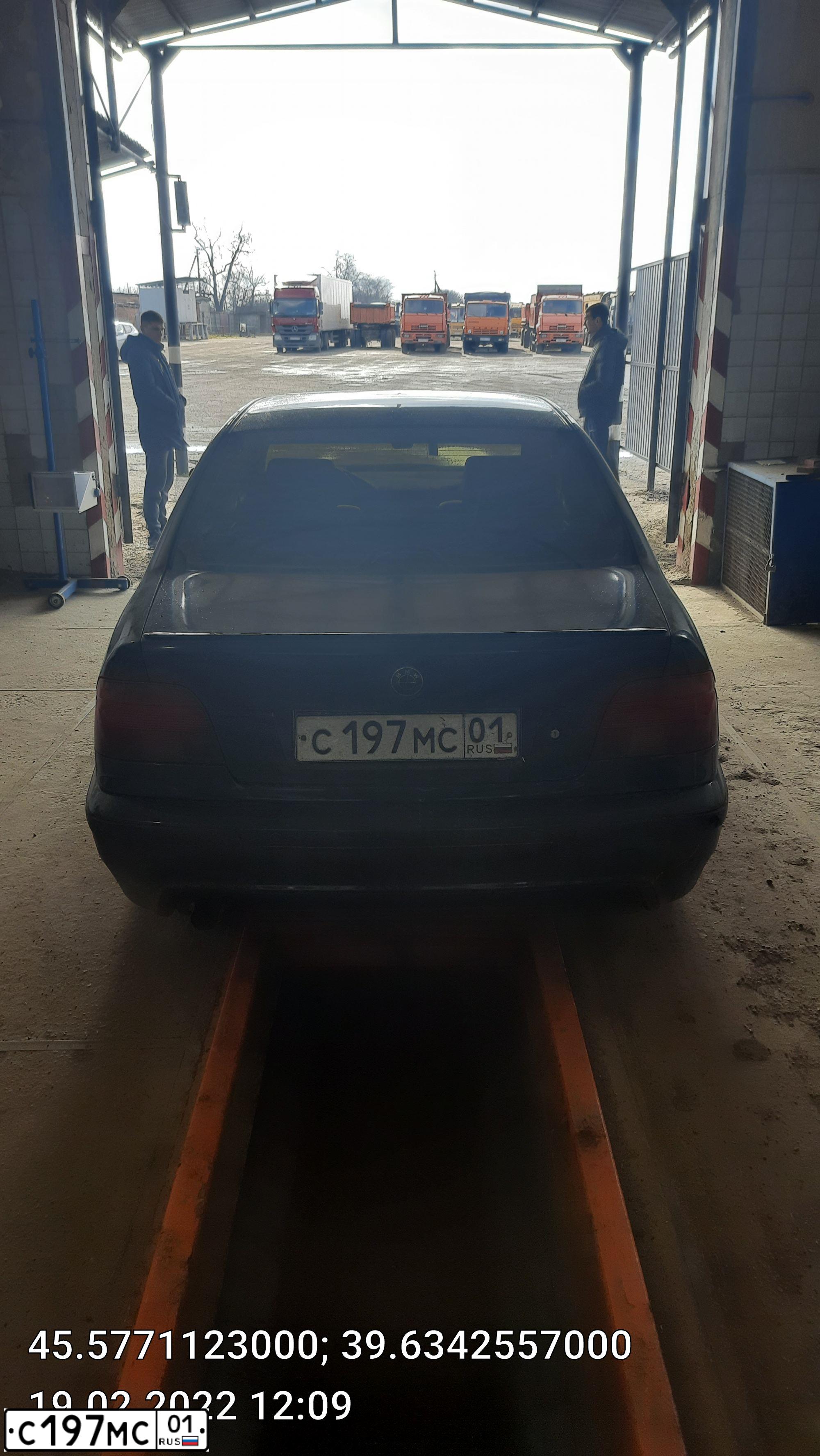 Фото автомобиля BMW 523, 1995 — госномер К032ЕА180. Цвет: ЗЕЛЕНЫЙ