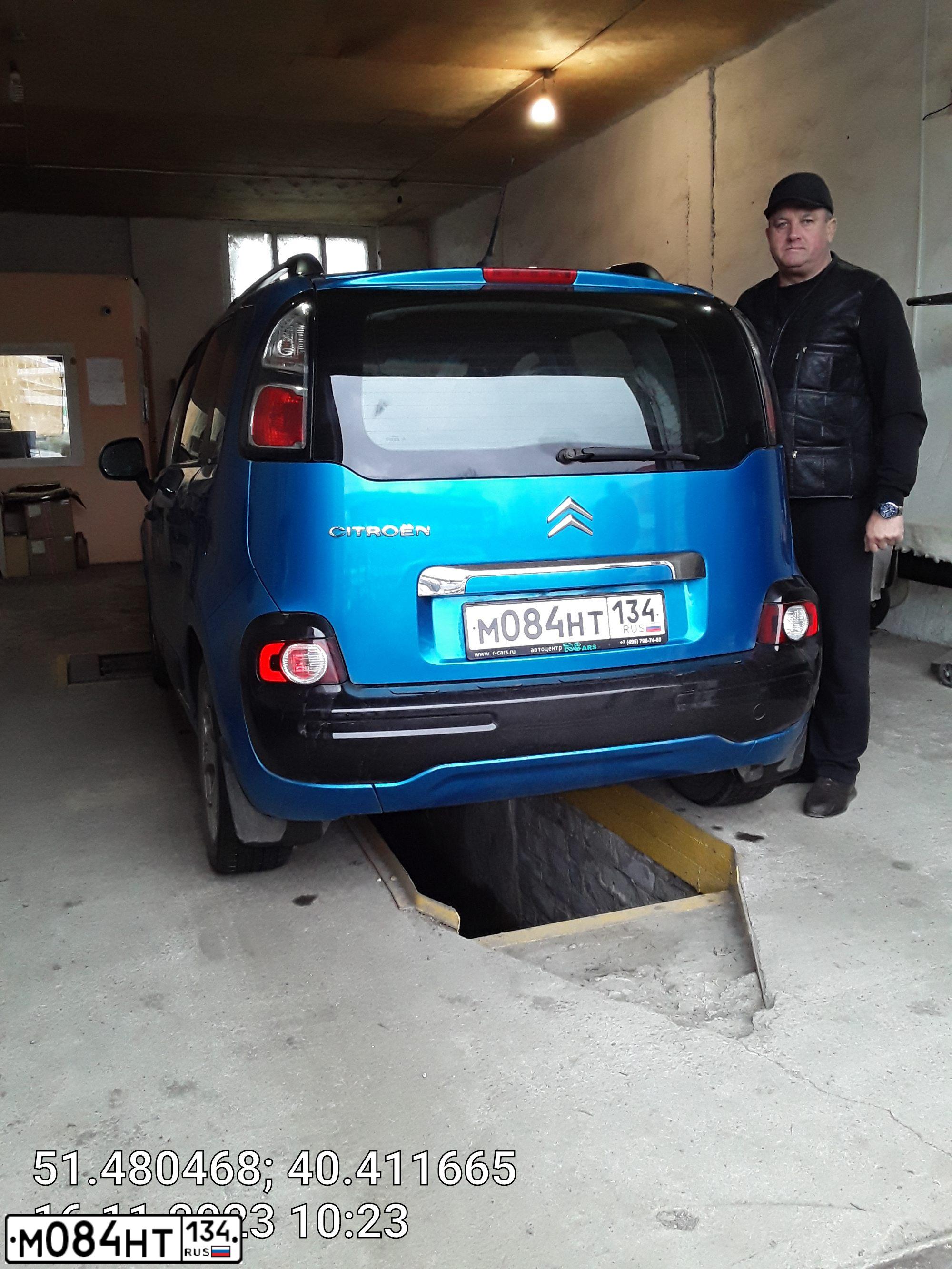 Фото автомобиля CITROEN C3 PICASSO, 2011 — госномер А275ВО181. Цвет: синий