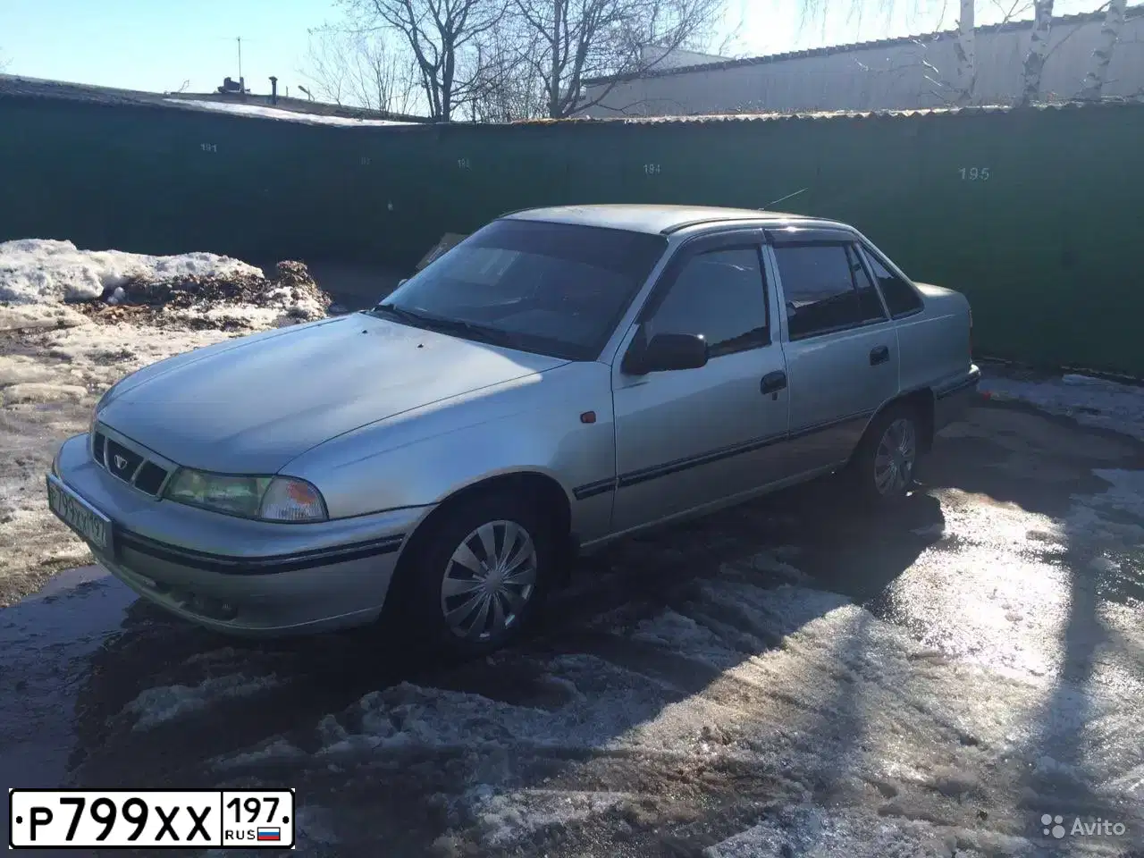 Фото автомобиля DAEWOO NEXIA, 2007 — госномер Е254КА150. Цвет: Серый