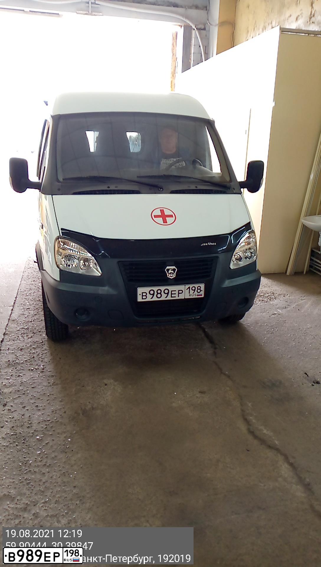 Фото автомобиля GAZ 2217 SOBOL, 2018 — госномер В989ЕР198. Цвет: БЕЛЫЙ