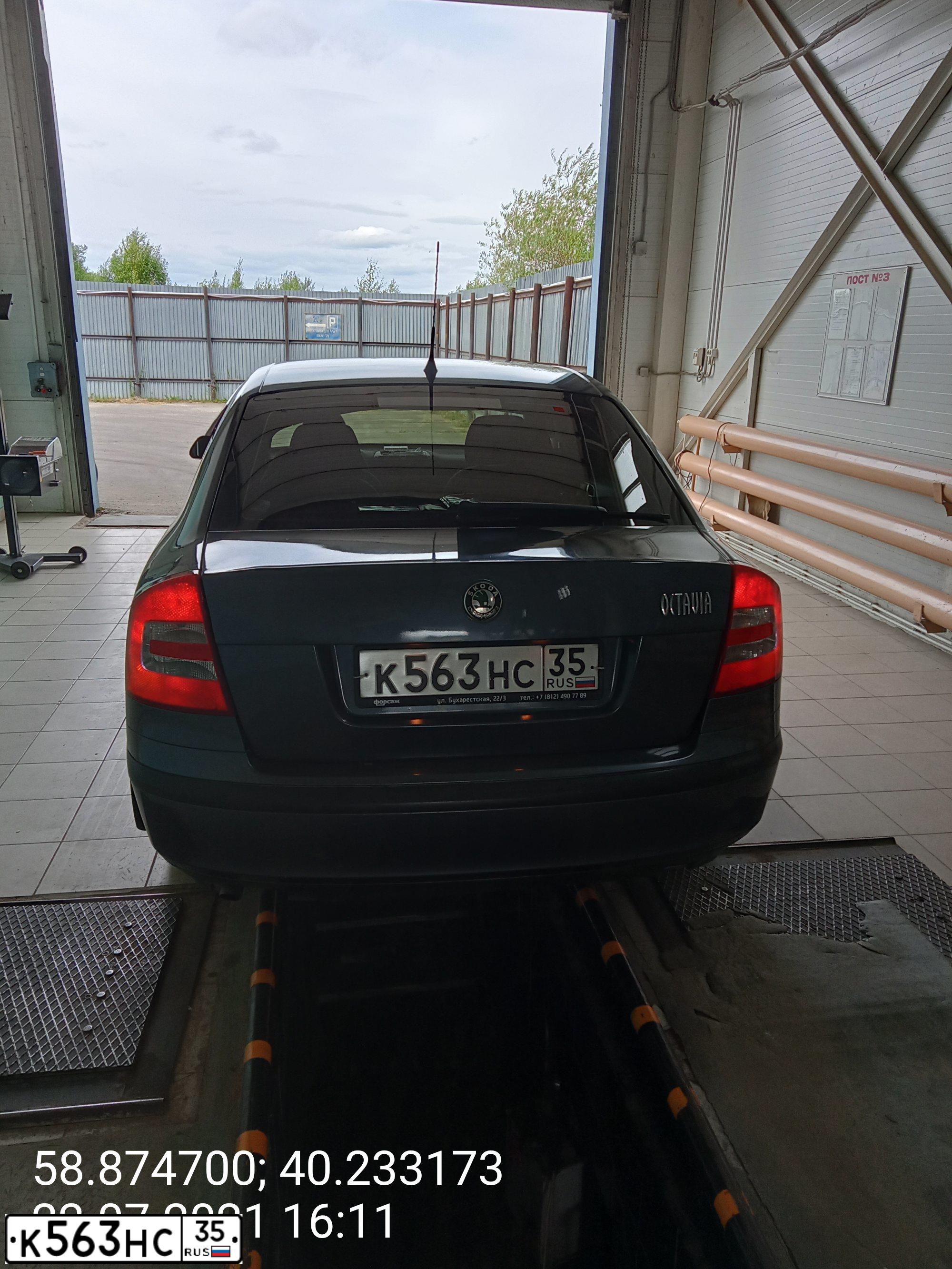 Фото автомобиля SKODA OCTAVIA, 2006 — госномер К563НС35. Цвет: ТЕМНО-СЕРЫЙ