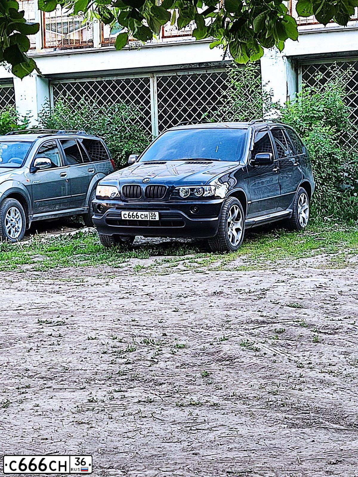 Фото автомобиля SKODA YETI, 2010 — госномер С666СР36. Цвет: БОРДОВЫЙ