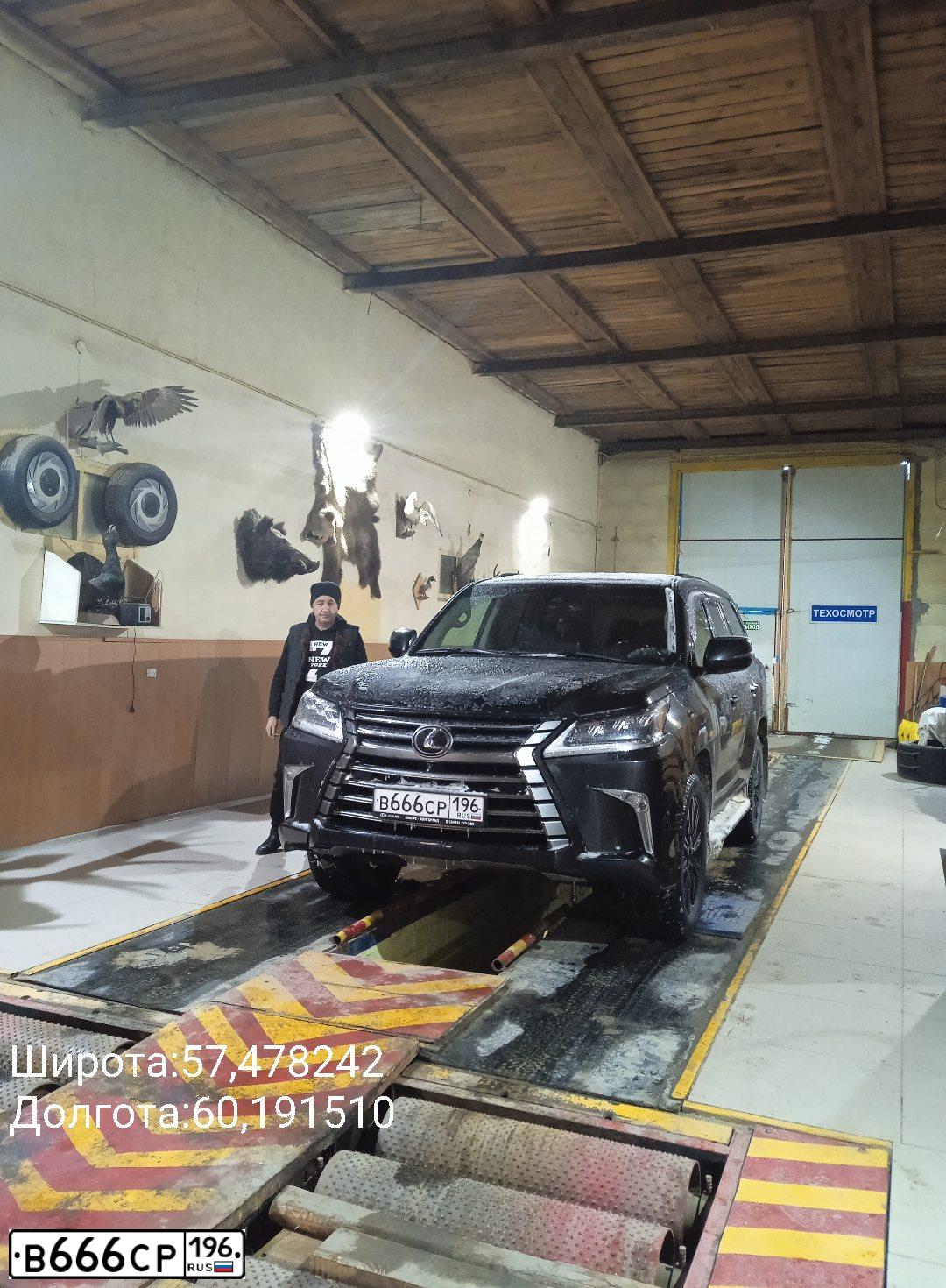 Фото автомобиля LEXUS LX, 2016 — госномер Н003ТХ196. Цвет: ЧЕРНЫЙ