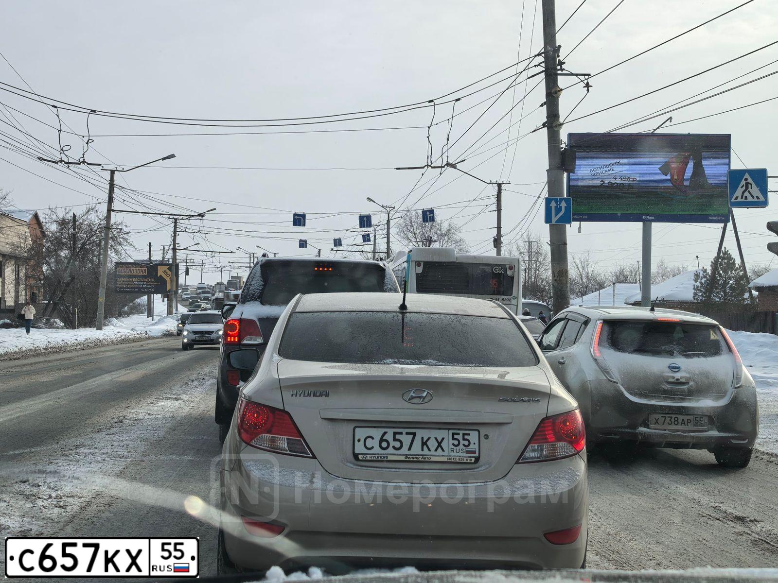 Фото автомобиля HYUNDAI SOLARIS, 2012 — госномер С657КХ55. Цвет: БЕЖЕВО-СЕРЫЙ