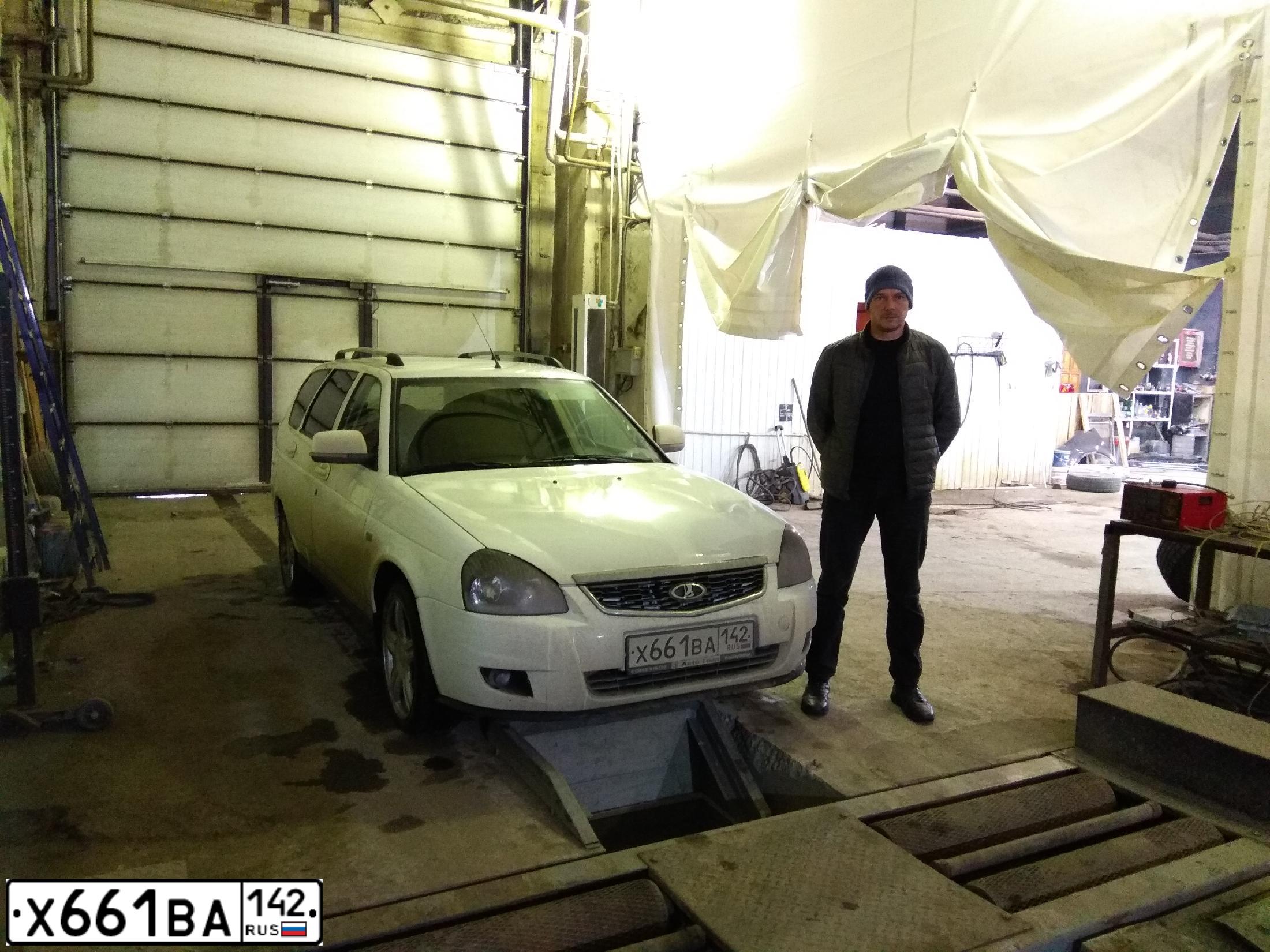 Фото автомобиля LADA PRIORA, 2012 — госномер Е989МВ122. Цвет: Белый