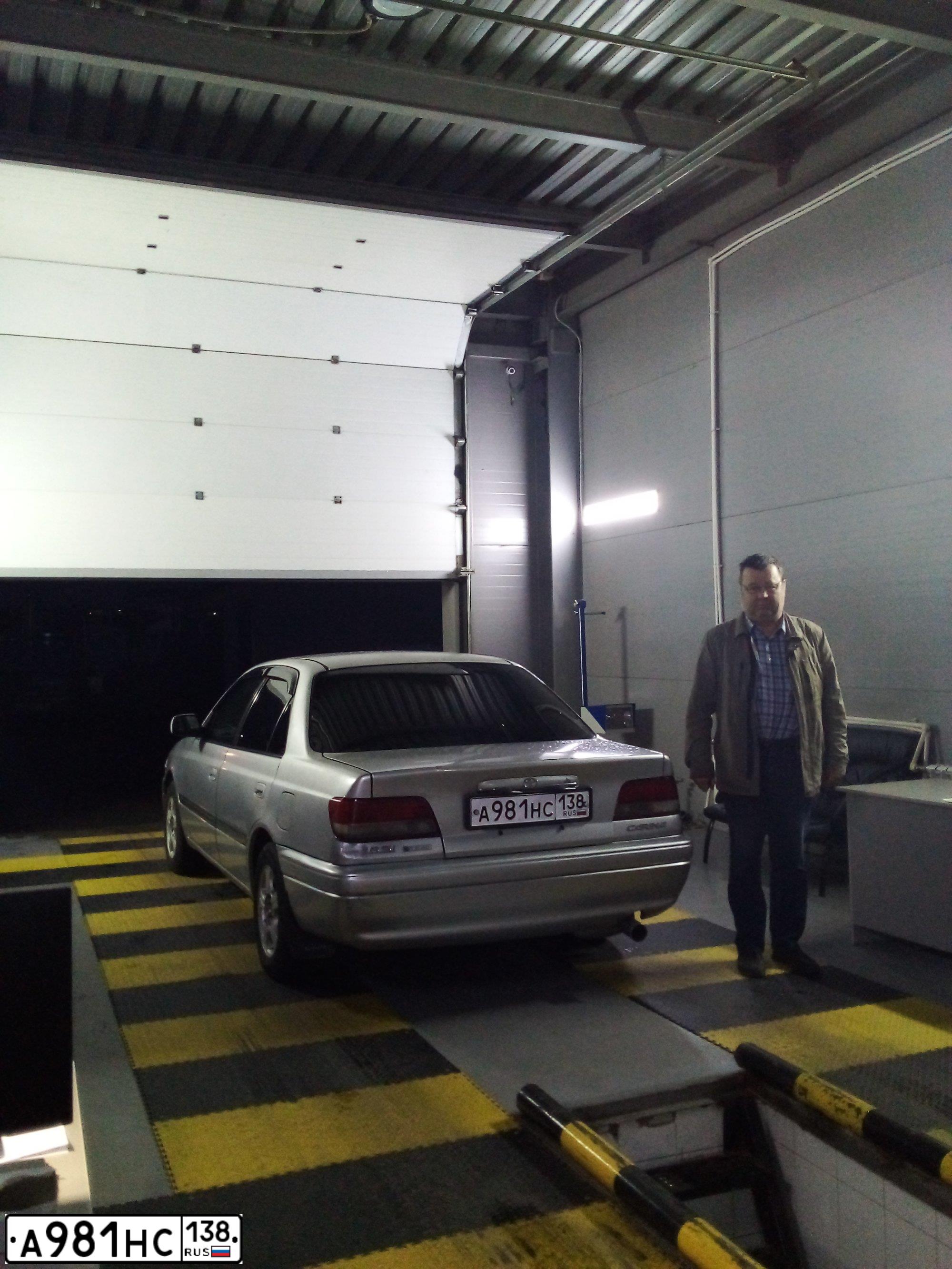 Фото автомобиля TOYOTA CARINA, 1998 — госномер Х902ТВ124
