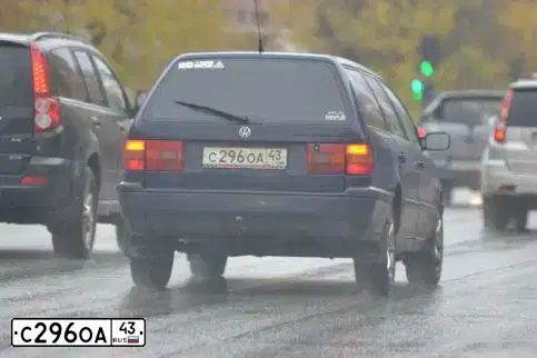 Фото автомобиля VOLKSWAGEN PASSAT, 1994 — госномер К996РА43. Цвет: ТЕМНО-СИНИЙ