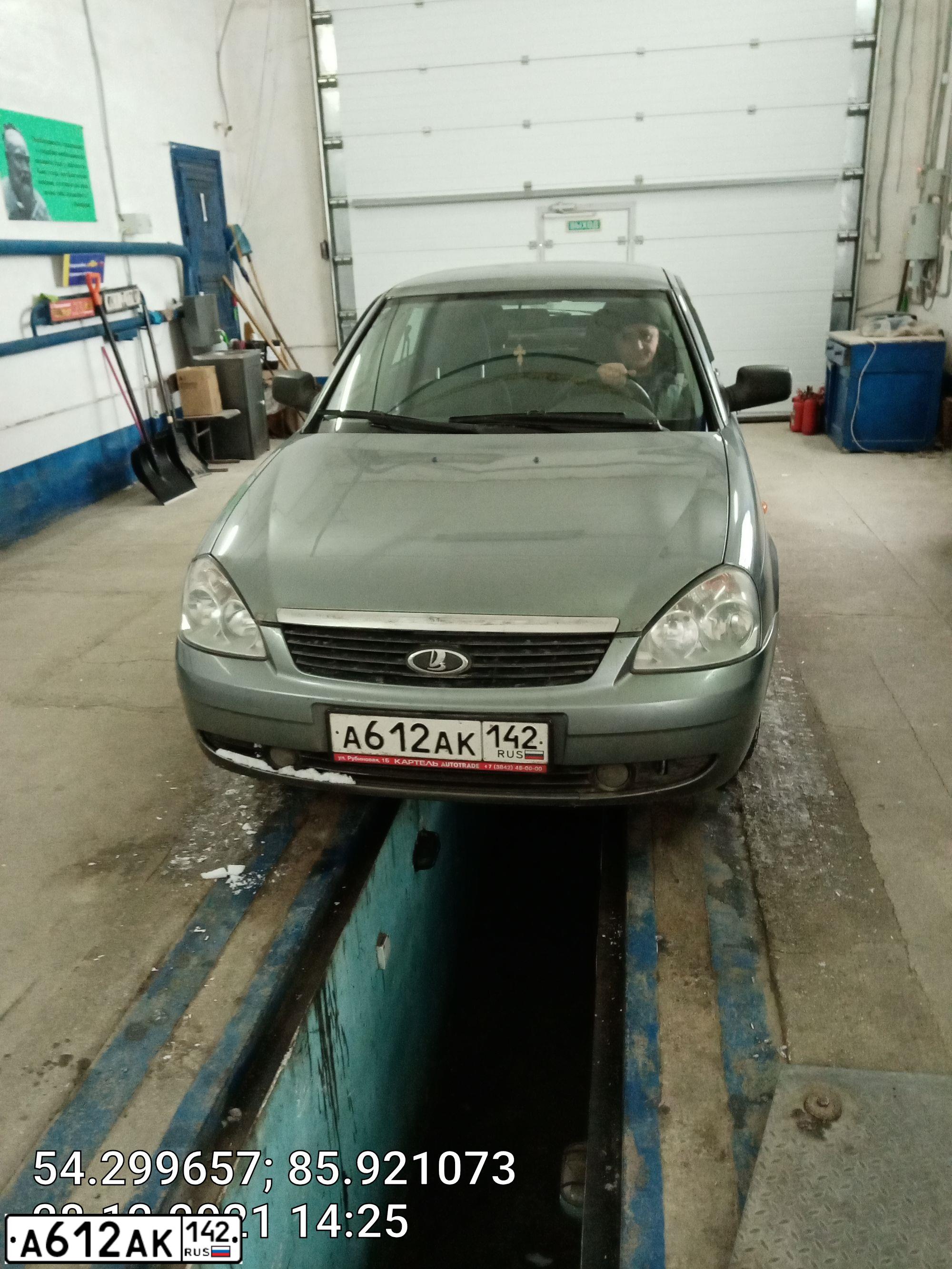 Фото автомобиля LADA 2172 PRIORA, 2009 — госномер А612АК142. Цвет: средний серо-зеленый металлик