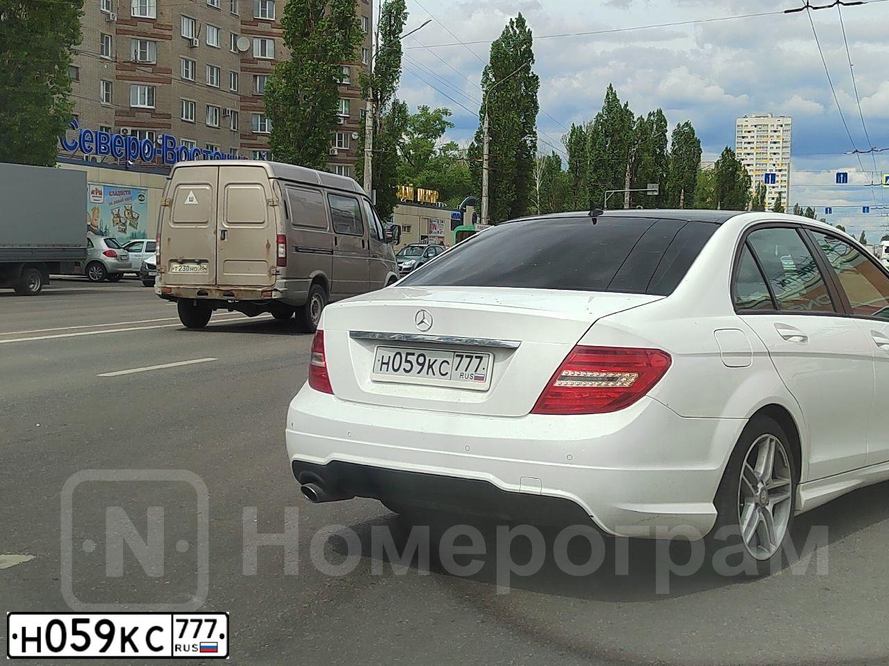 Фото автомобиля MERCEDES-BENZ C180, 2012 — госномер Р915АА48. Цвет: Белый
