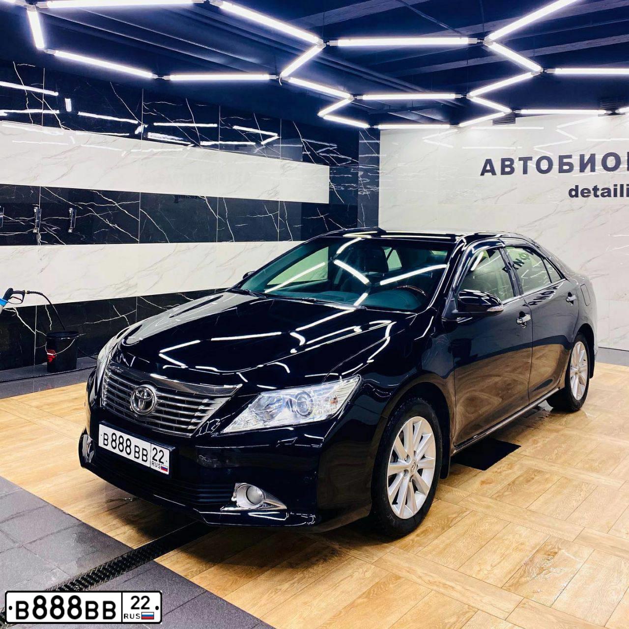 Фото автомобиля TOYOTA CAMRY, 2012 — госномер В888ВВ22. Цвет: ЧЕРНЫЙ