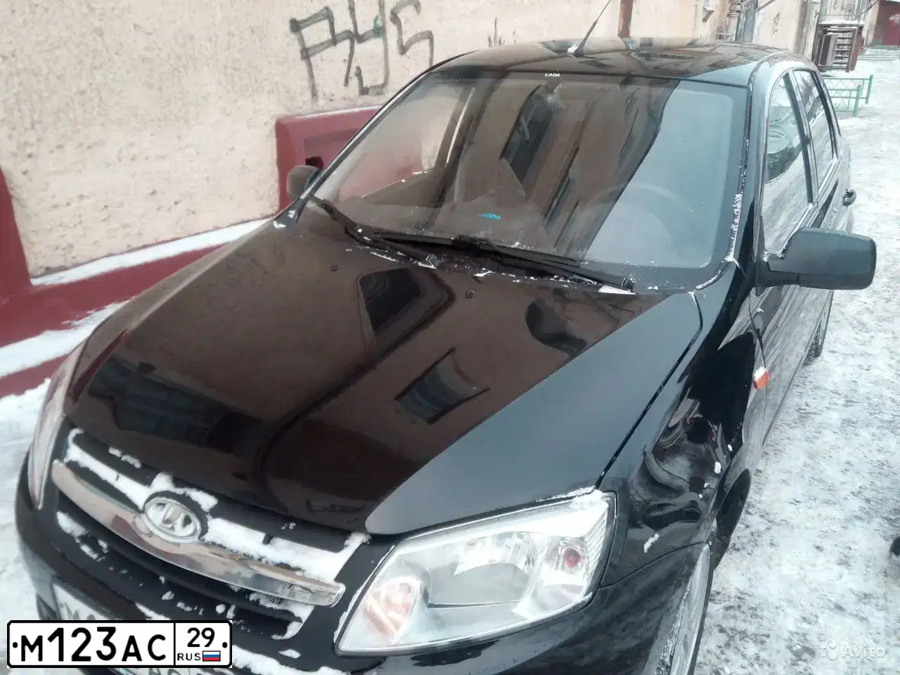 Фото автомобиля LADA 2190 GRANTA, 2014 — госномер М885СУ29. Цвет: ЧЕРНЫЙ