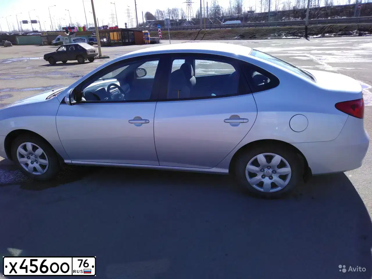 Фото автомобиля HYUNDAI ELANTRA, 2010 — госномер Х456ОО76. Цвет: СВЕТЛО-СЕРЫЙ